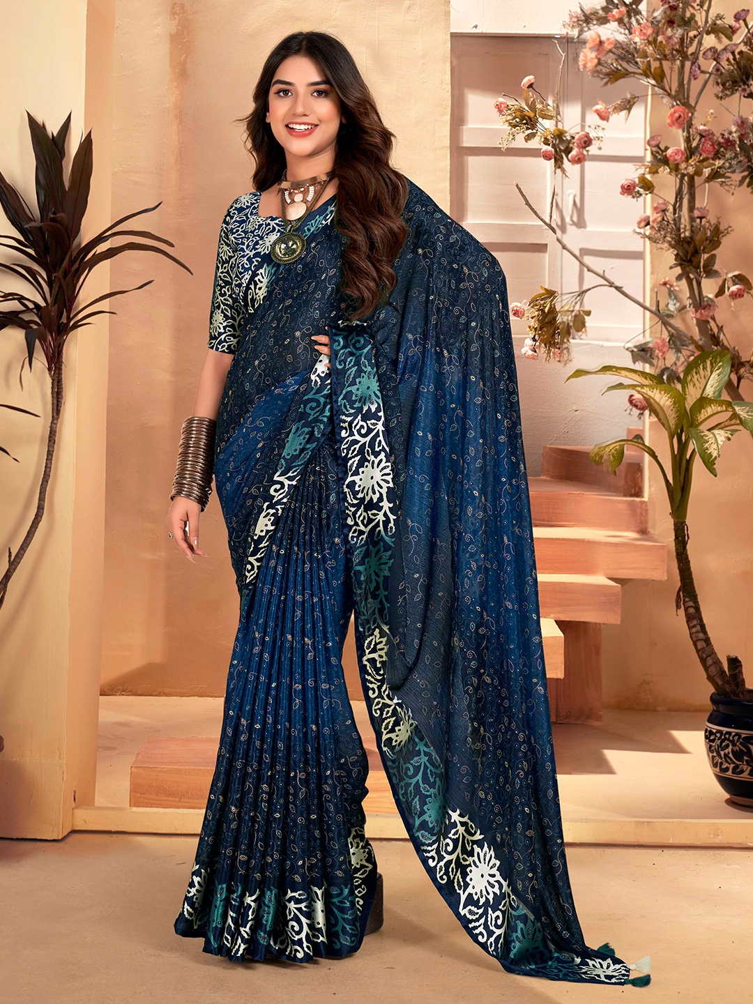 

Mitera Ethnic Motifs Printed Saree, Teal