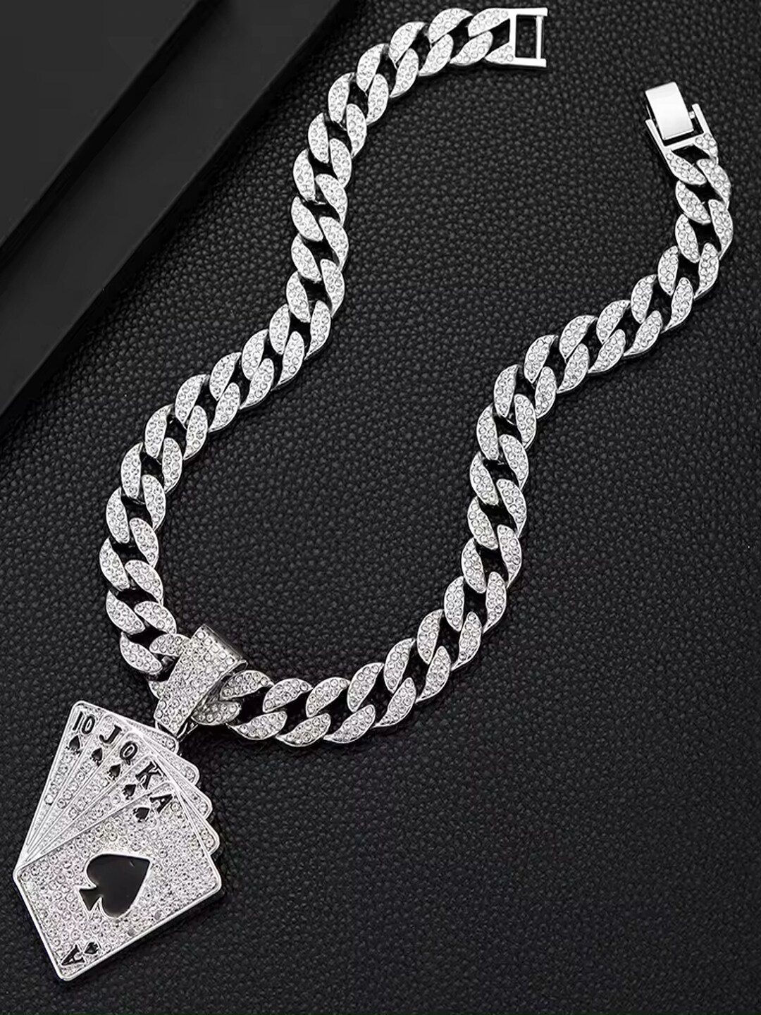

FIMBUL Men Silver-Plated Rhinestone-Studded Hip Hop Style Poker Pendant with Chain