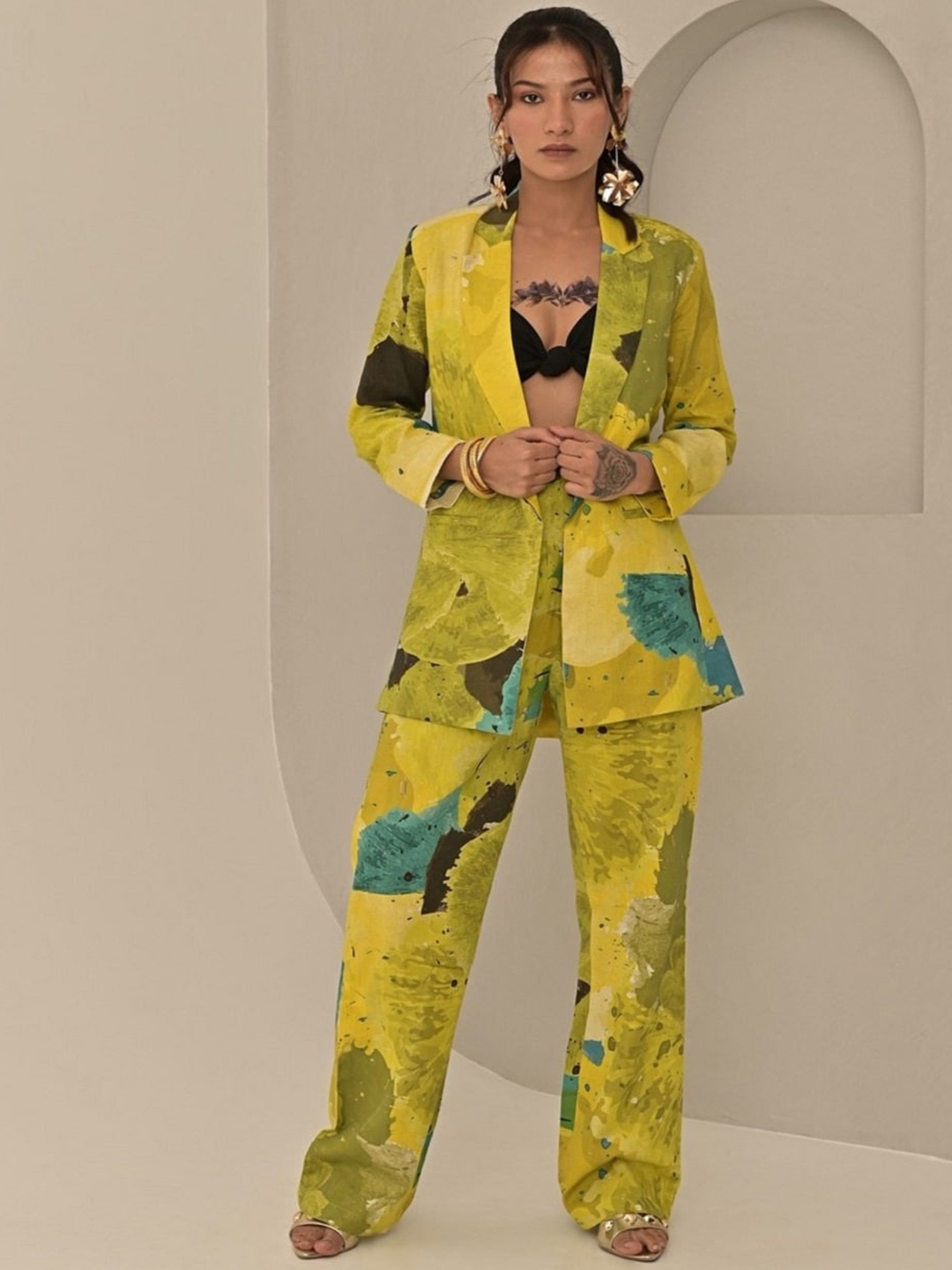 

MISSY Women Floral Printed Relaxed Straight Leg Straight Fit High-Rise Trousers, Green