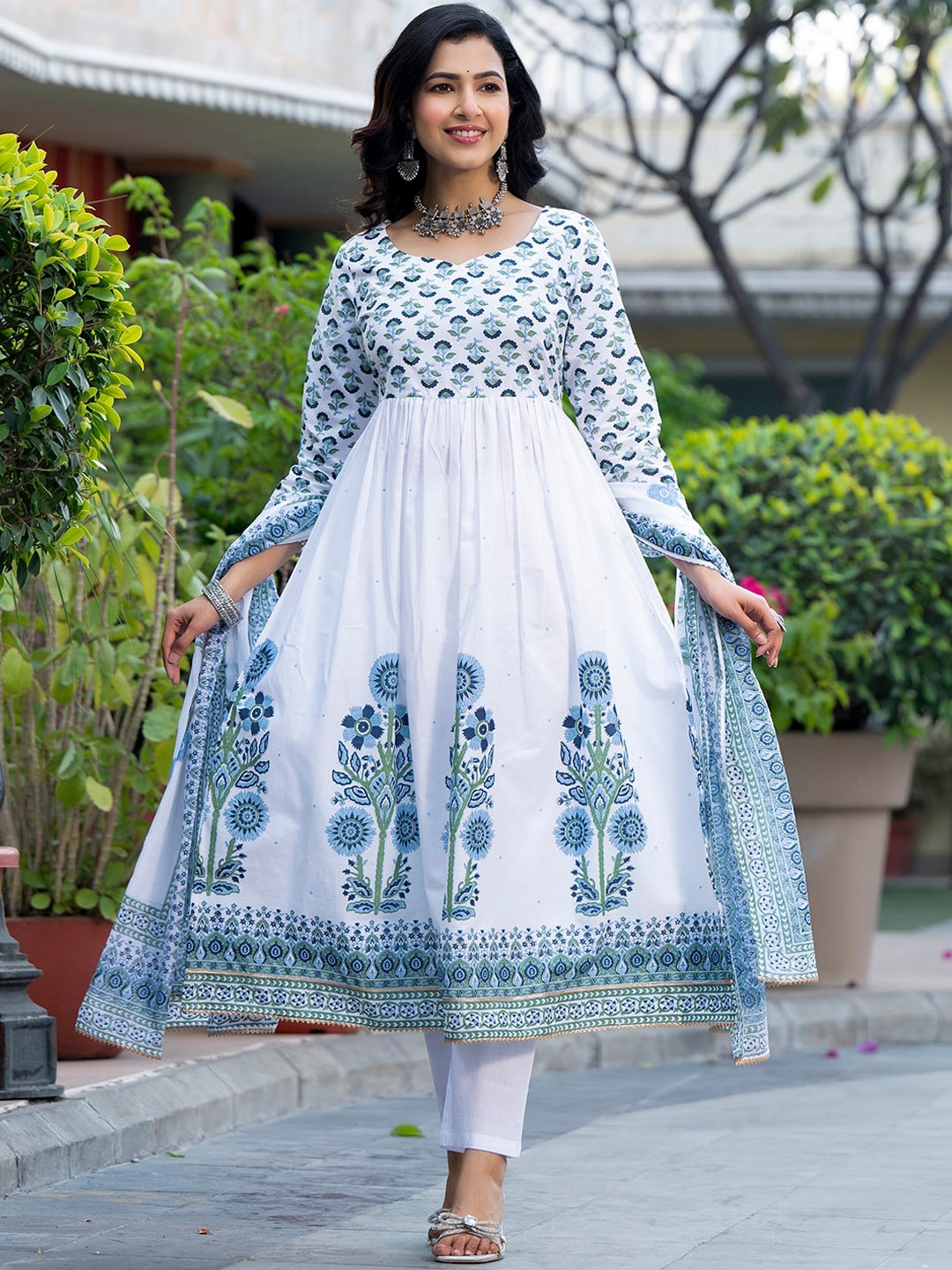 

Vishudh Floral Printed Sweetheart Neck Pure Cotton Anarkali Kurta with Trousers & Dupatta, White