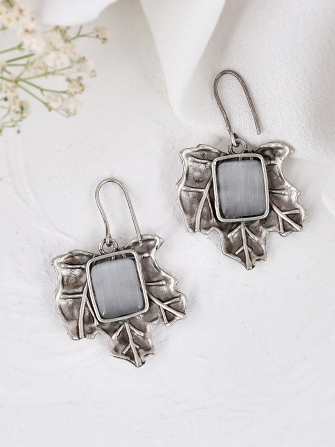 

DASTOOR Silver-Plated Contemporary Oxidised Drop Earrings