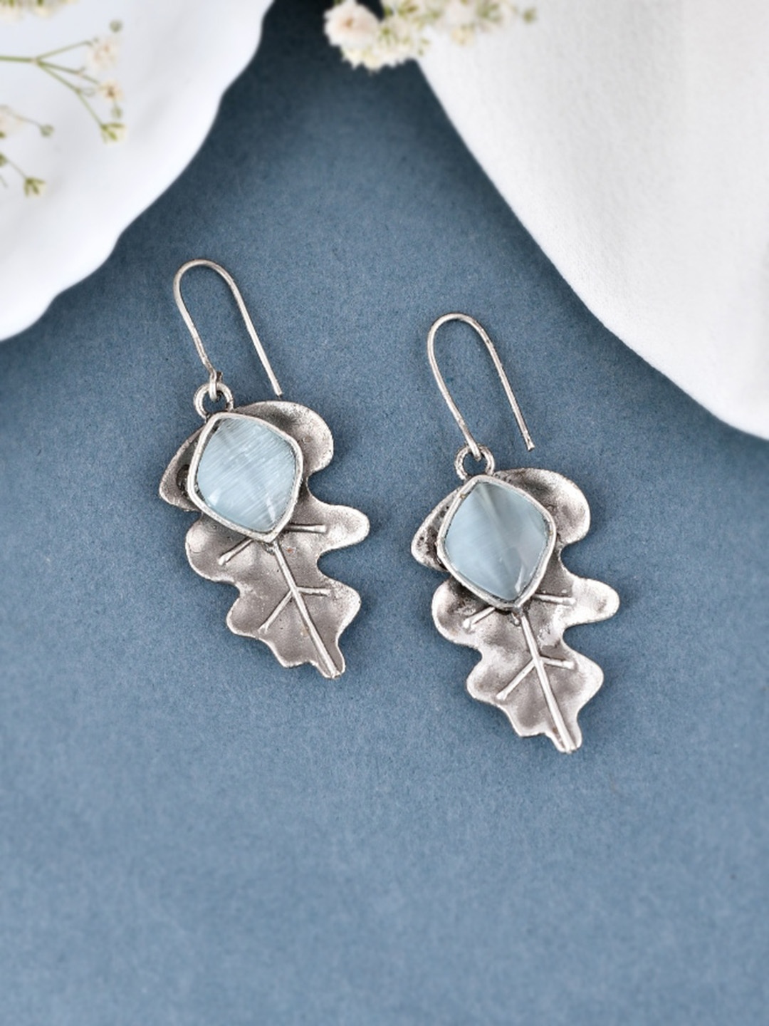 

DASTOOR Silver-Plated Leaf Shaped Drop Earrings