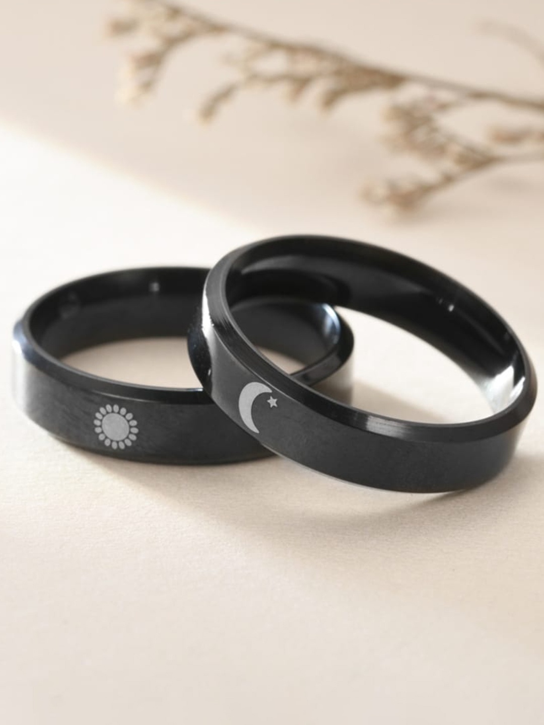

SALTY Men Set of 2 Stainless Steel Moon Signet Band Finger Rings, Black
