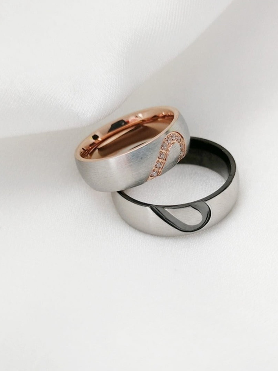 

SALTY Unisex Set Of 2 Stainless Steel Heart-To-Heart Couple Finger Rings, Silver