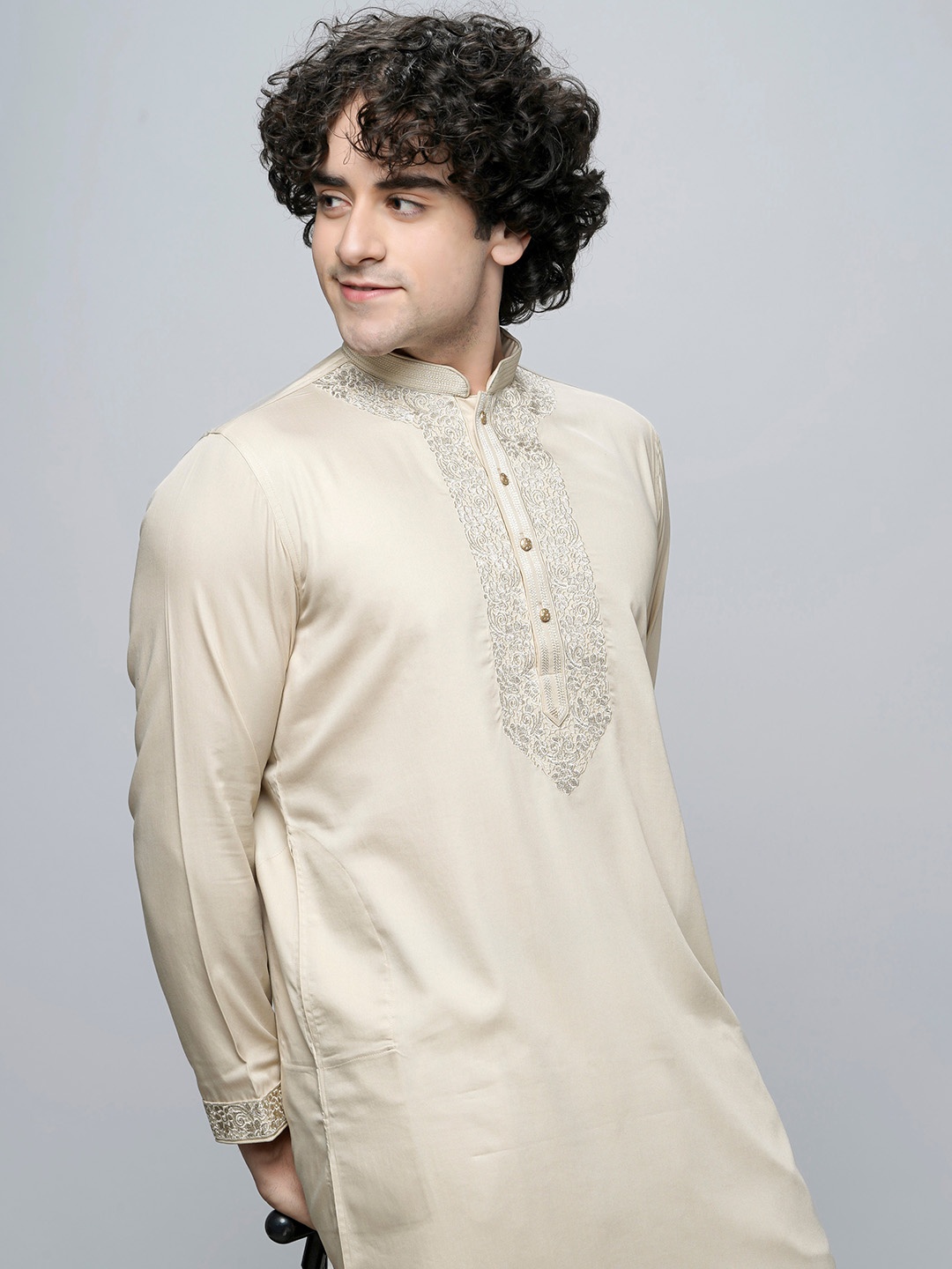 

MAAHI FABS Mandarin Collar Thread Work Straight Cotton Kurta, Cream