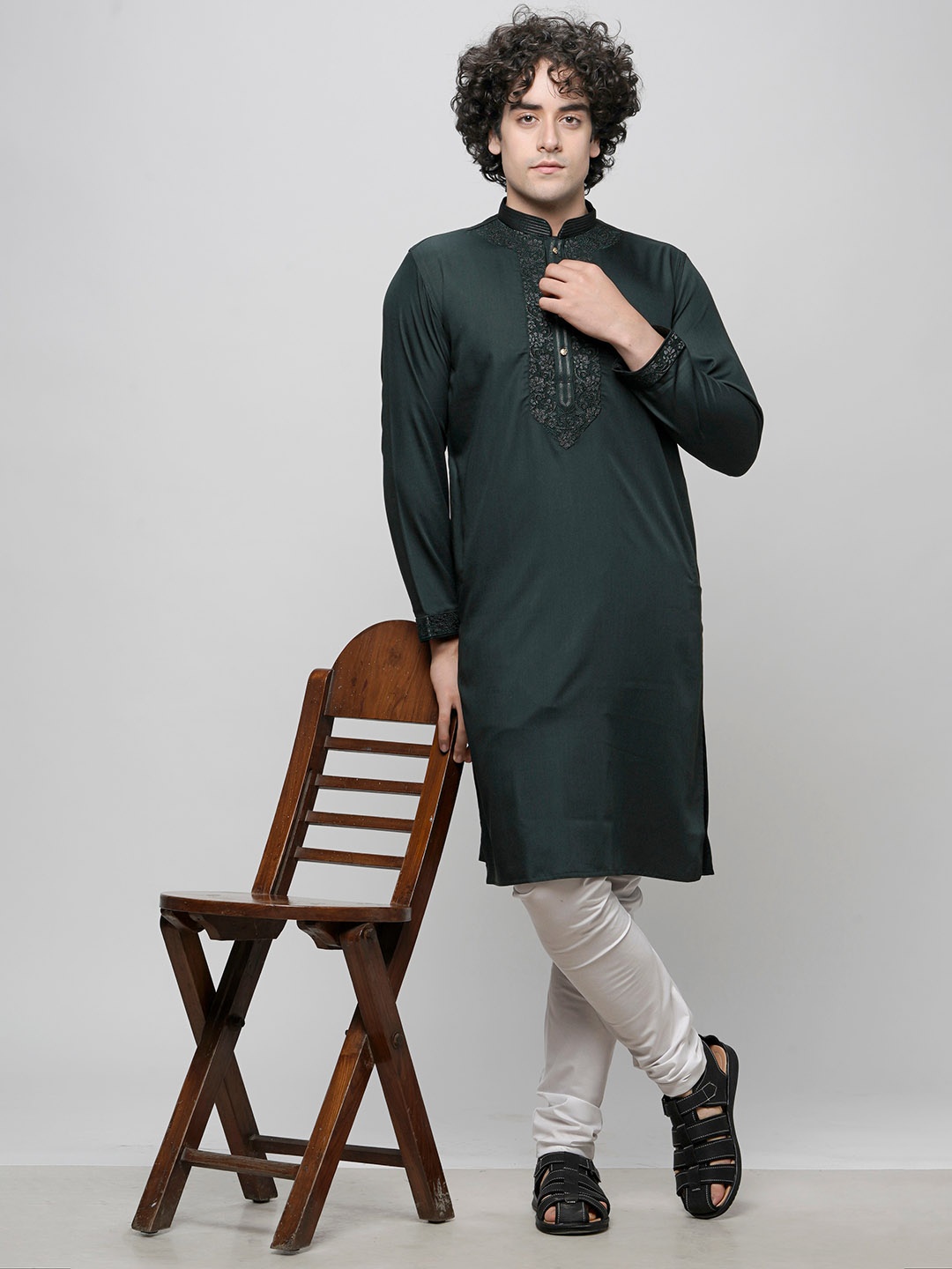 

MAAHI FABS Mandarin Collar Thread Work Pathani Kurta, Green