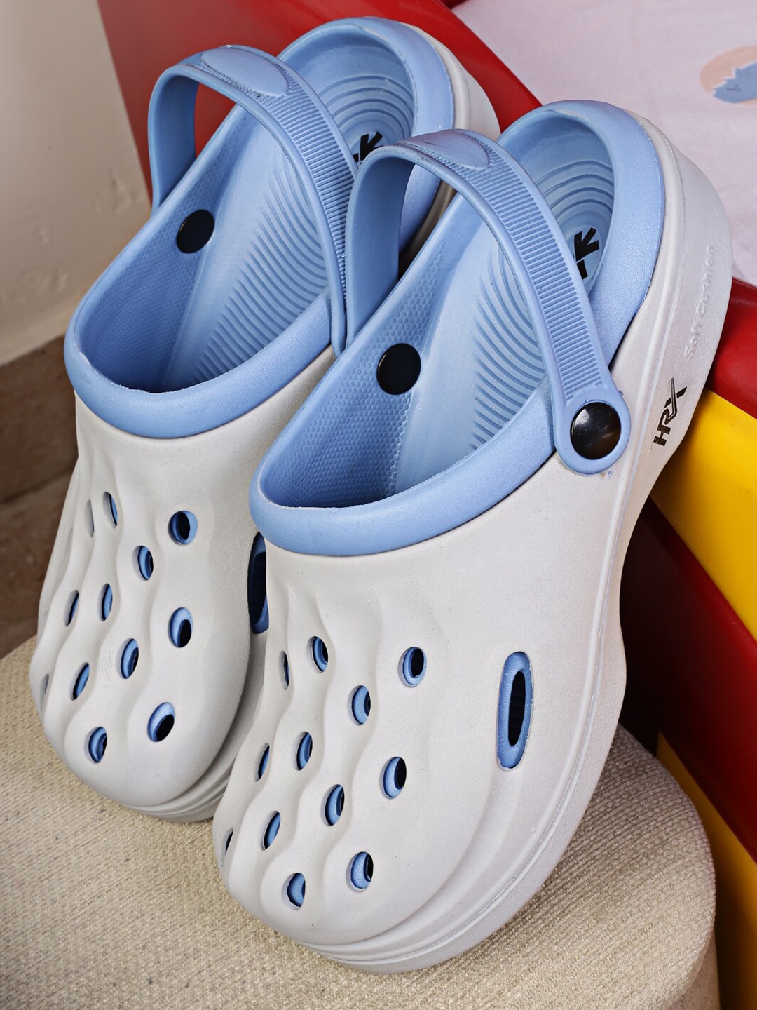 

HRX by Hrithik Roshan Men Grey Self Design Clogs
