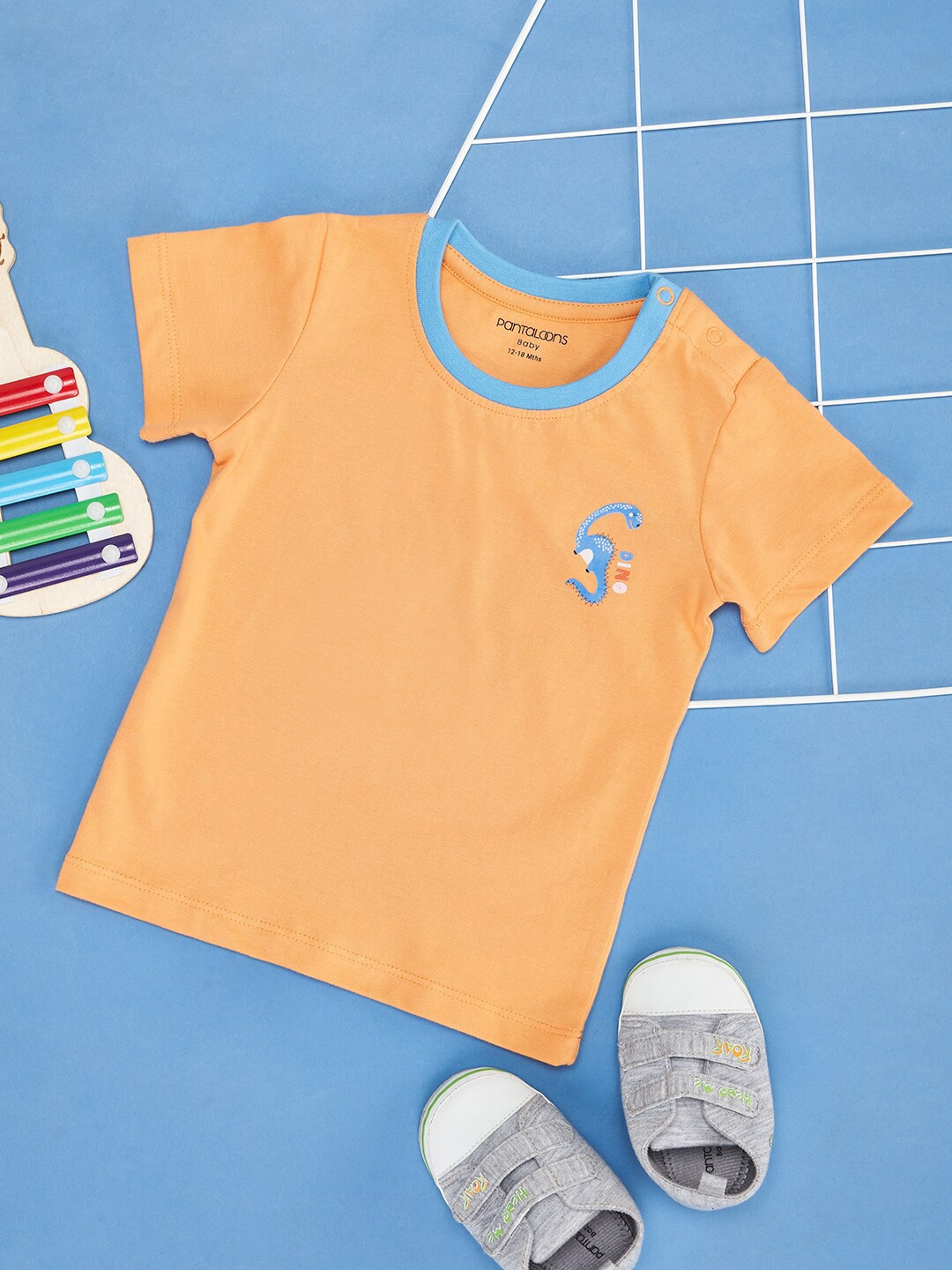 

Pantaloons Baby Boys V-Neck Applique T-shirt, Peach