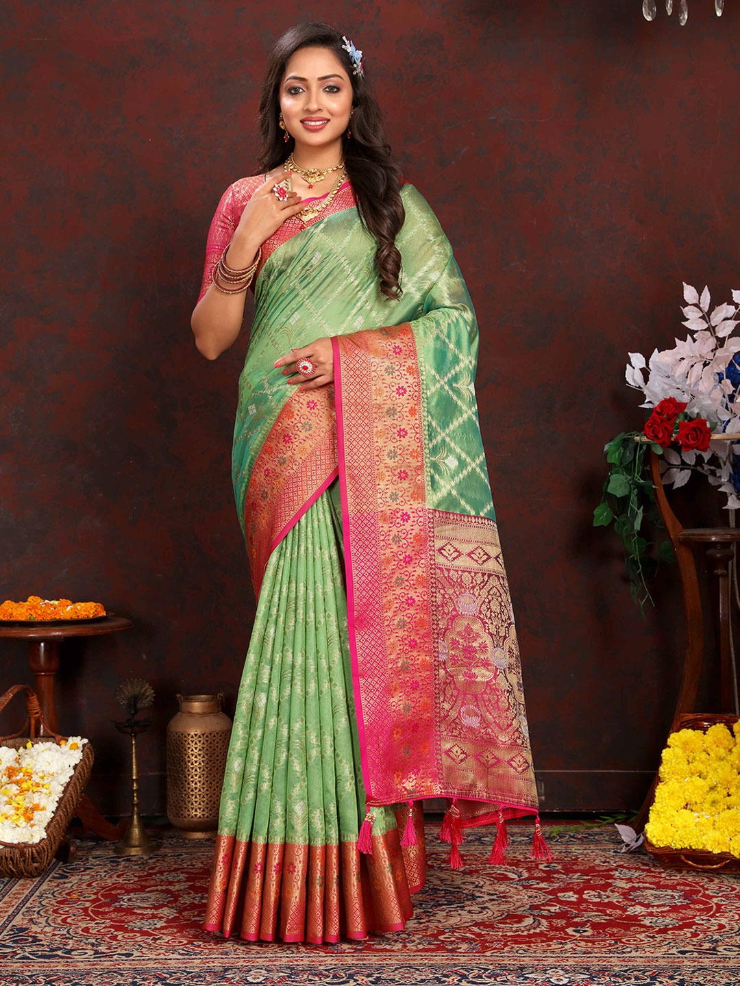 

ZILVIRA Woven Design Zari Organza Banarasi Saree, Green