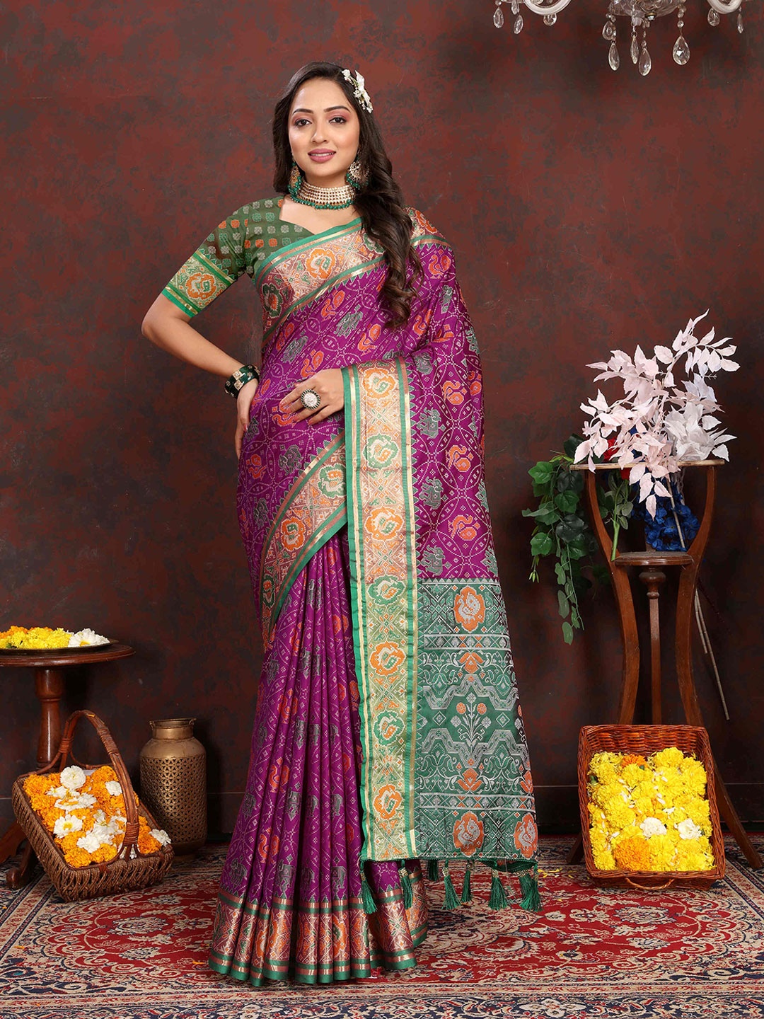 

ZILVIRA Woven Design Zari Patola Saree, Purple