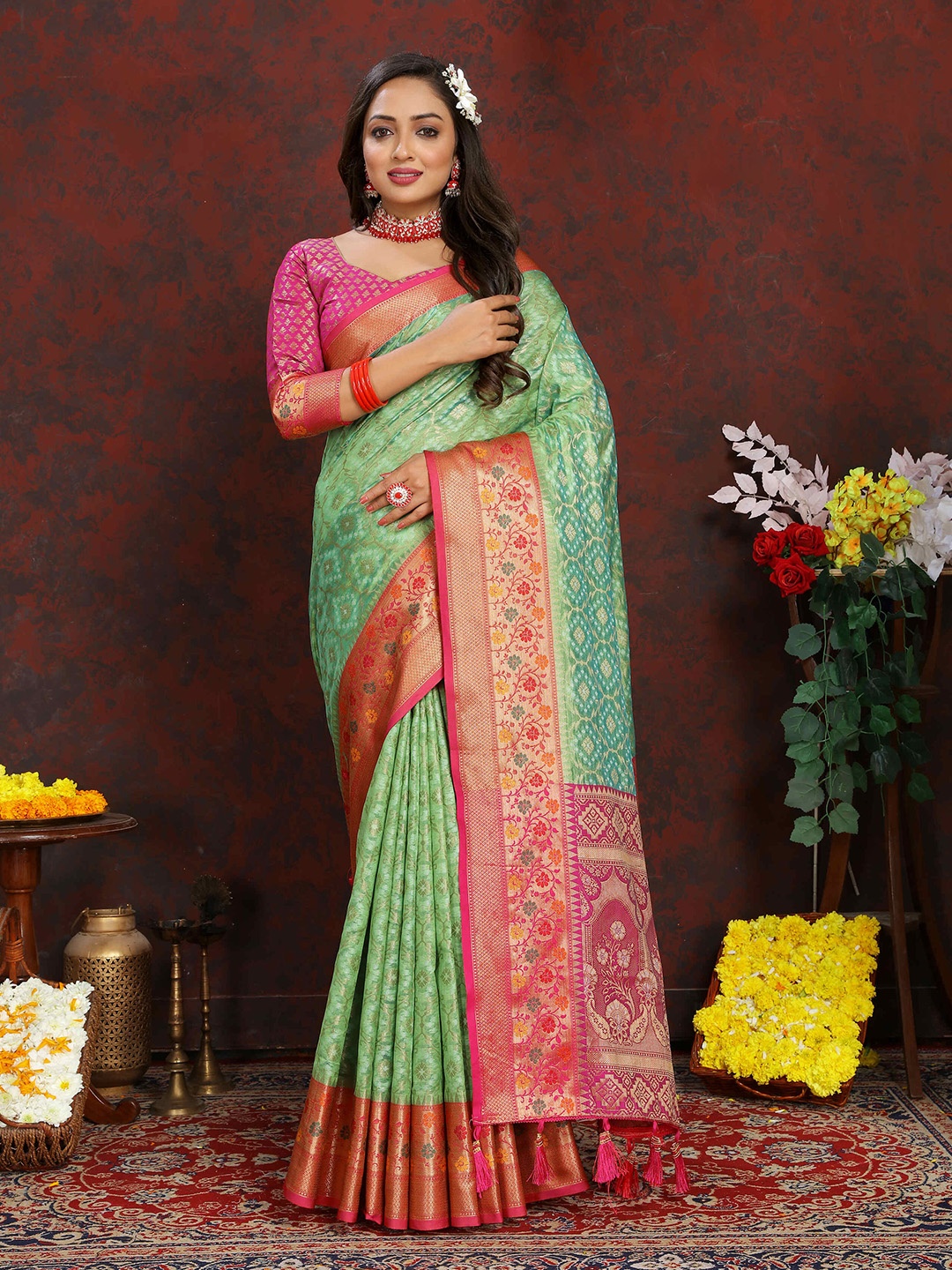 

ZILVIRA Ethnic Motifs Woven Design Zari Organza Patola Saree, Green