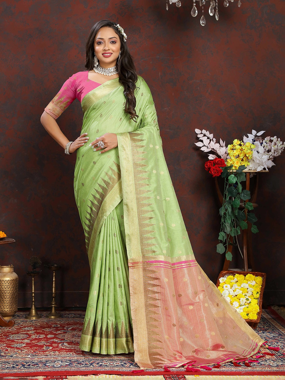 

ZILVIRA Woven Design Zari Banarasi Saree, Green