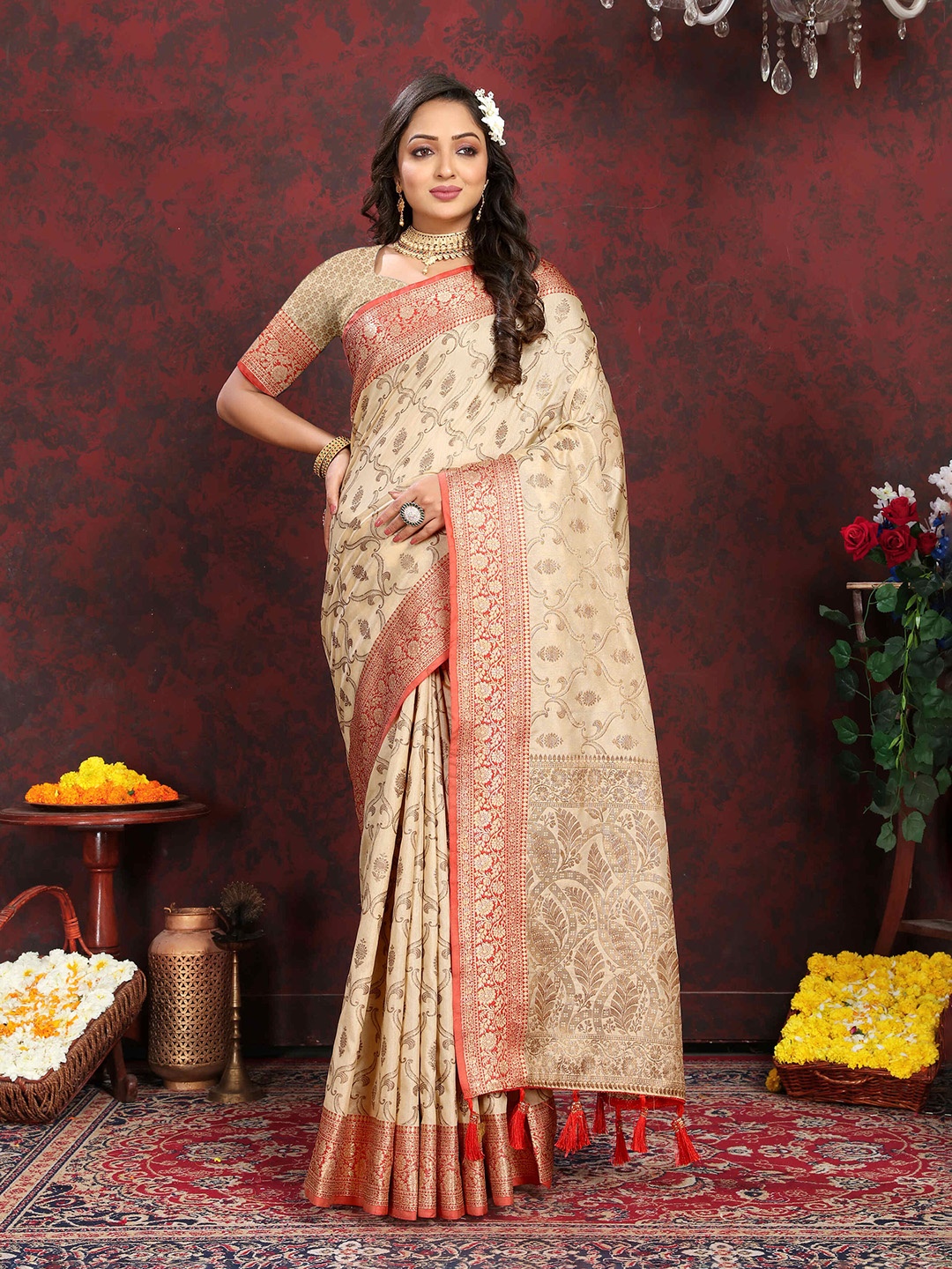 

ZILVIRA Woven Design Zari Banarasi Saree, Cream