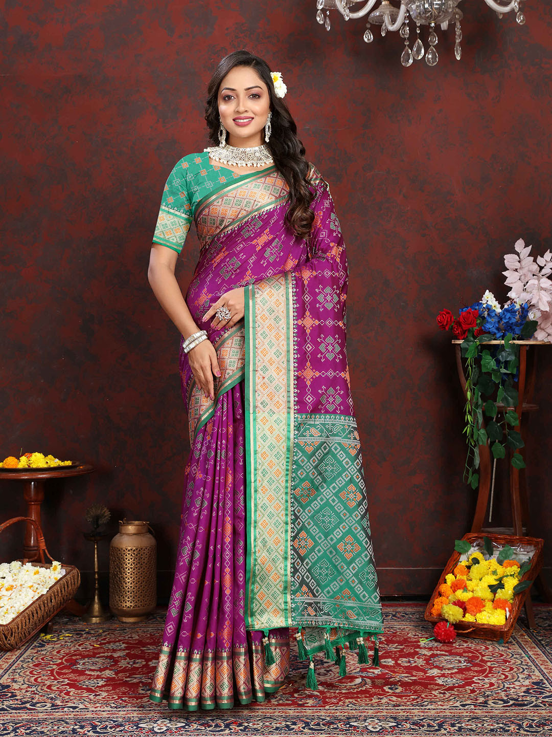 

ZILVIRA Woven Design Zari Patola Saree, Purple
