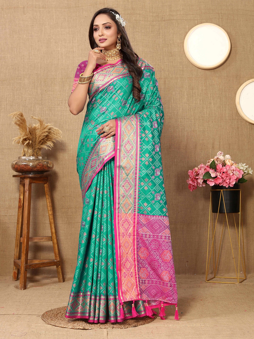

ZILVIRA Woven Design Zari Patola Saree, Teal
