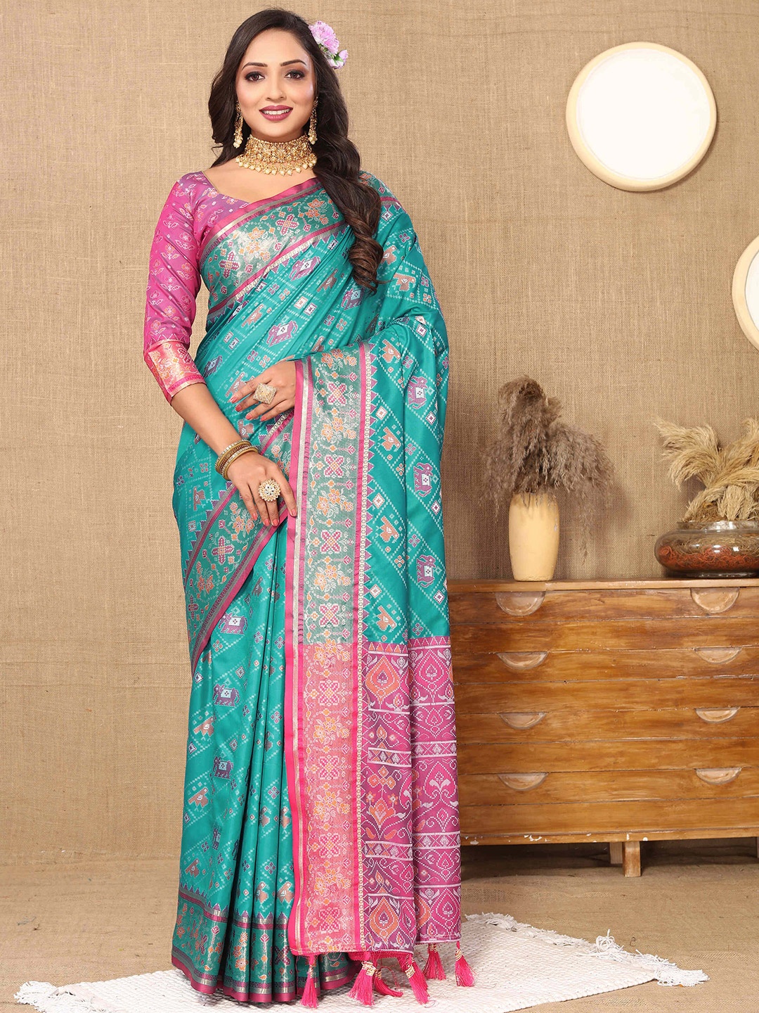 

ZILVIRA Woven Design Zari Patola Saree, Turquoise blue