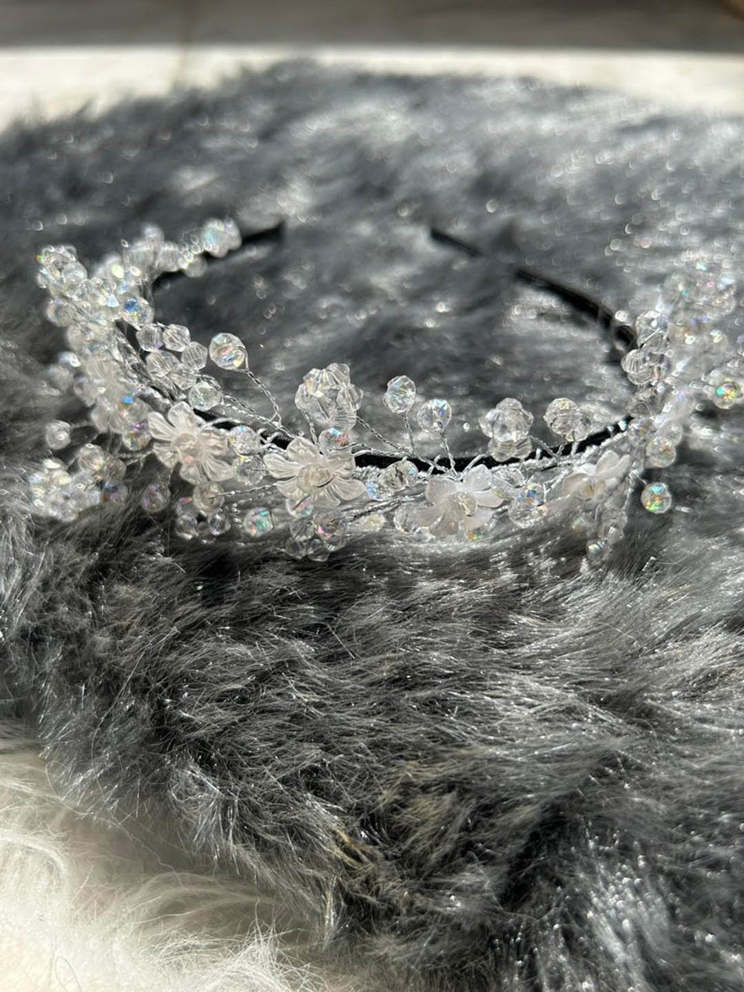 

CHRONEX Crystal Leaf Beaded Fancy Hairband, Grey