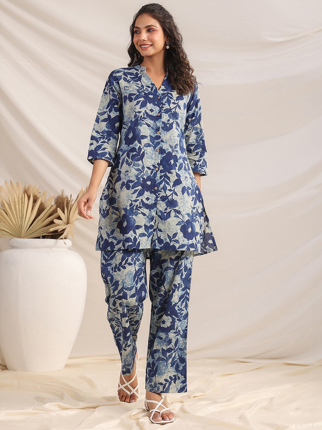 

Janasya Women's Indigo Pure Cotton Floral Printed Regular Co-ord Set, Blue