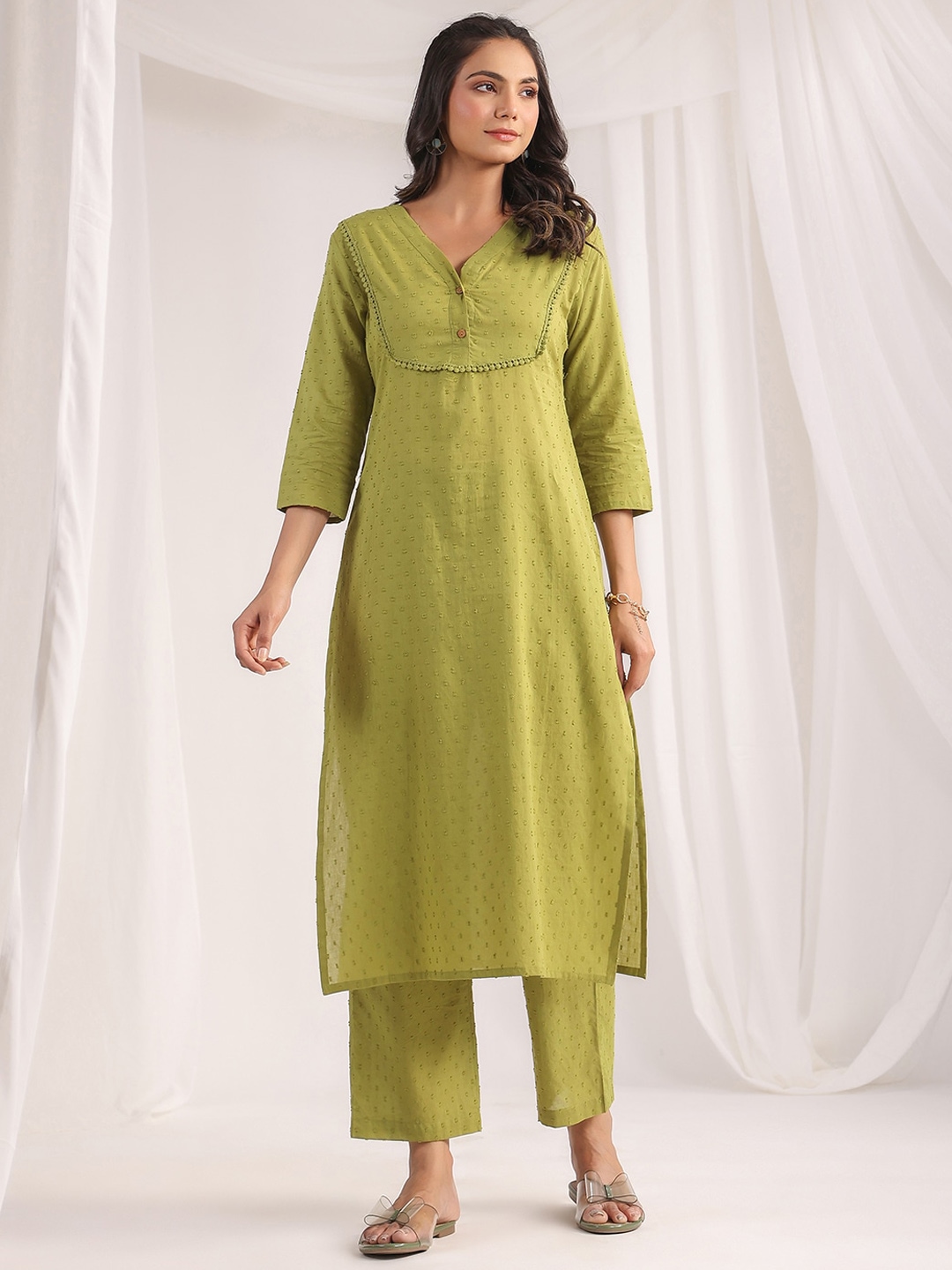 

Janasya Self-Design V-Neck Pure Cotton Straight Kurta With Trousers Set, Green