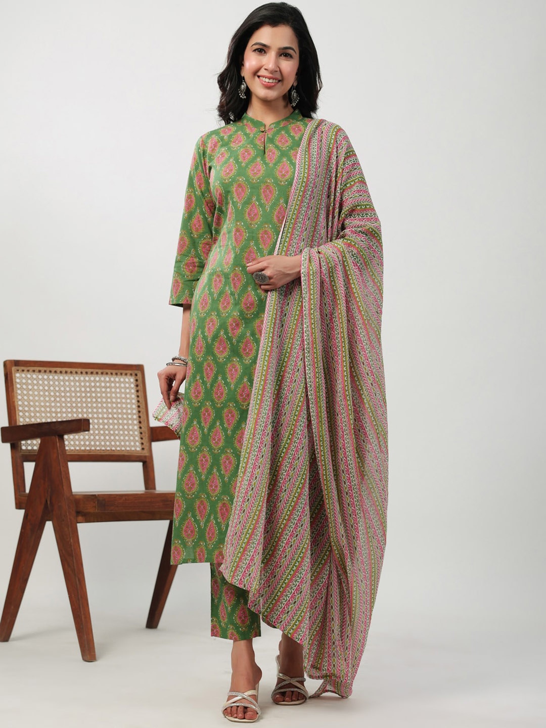 

Janasya Ethnic Motifs Printed Pure Cotton Straight Kurta with Trousers, Green