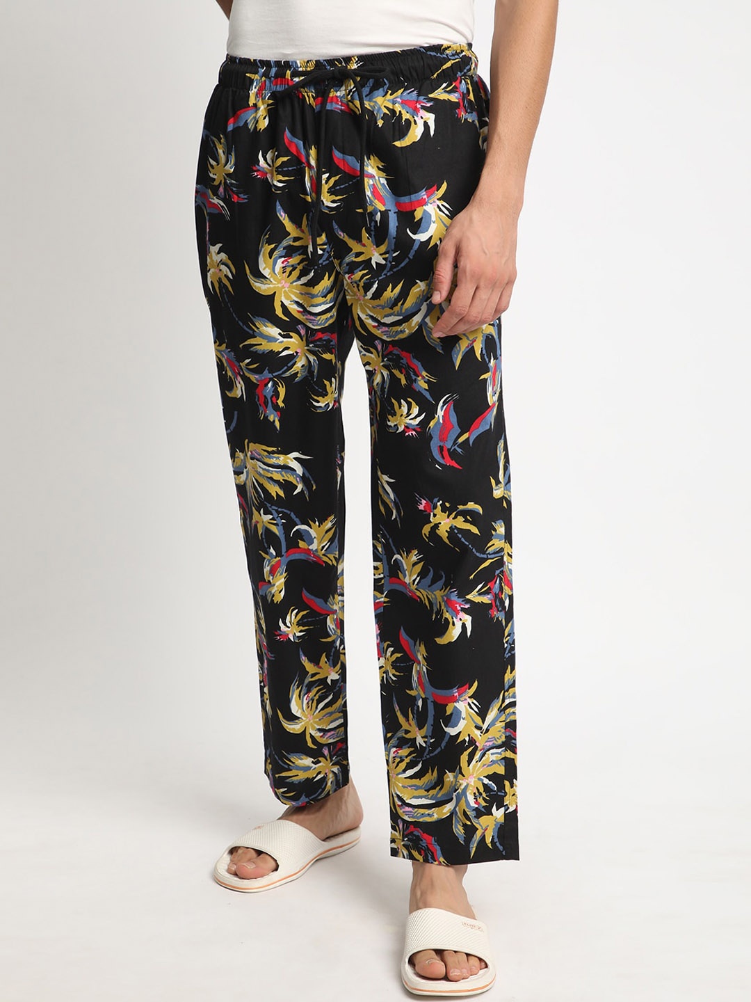 

IVOC Men Printed Pure Cotton Regular Fit Lounge Pants, Black
