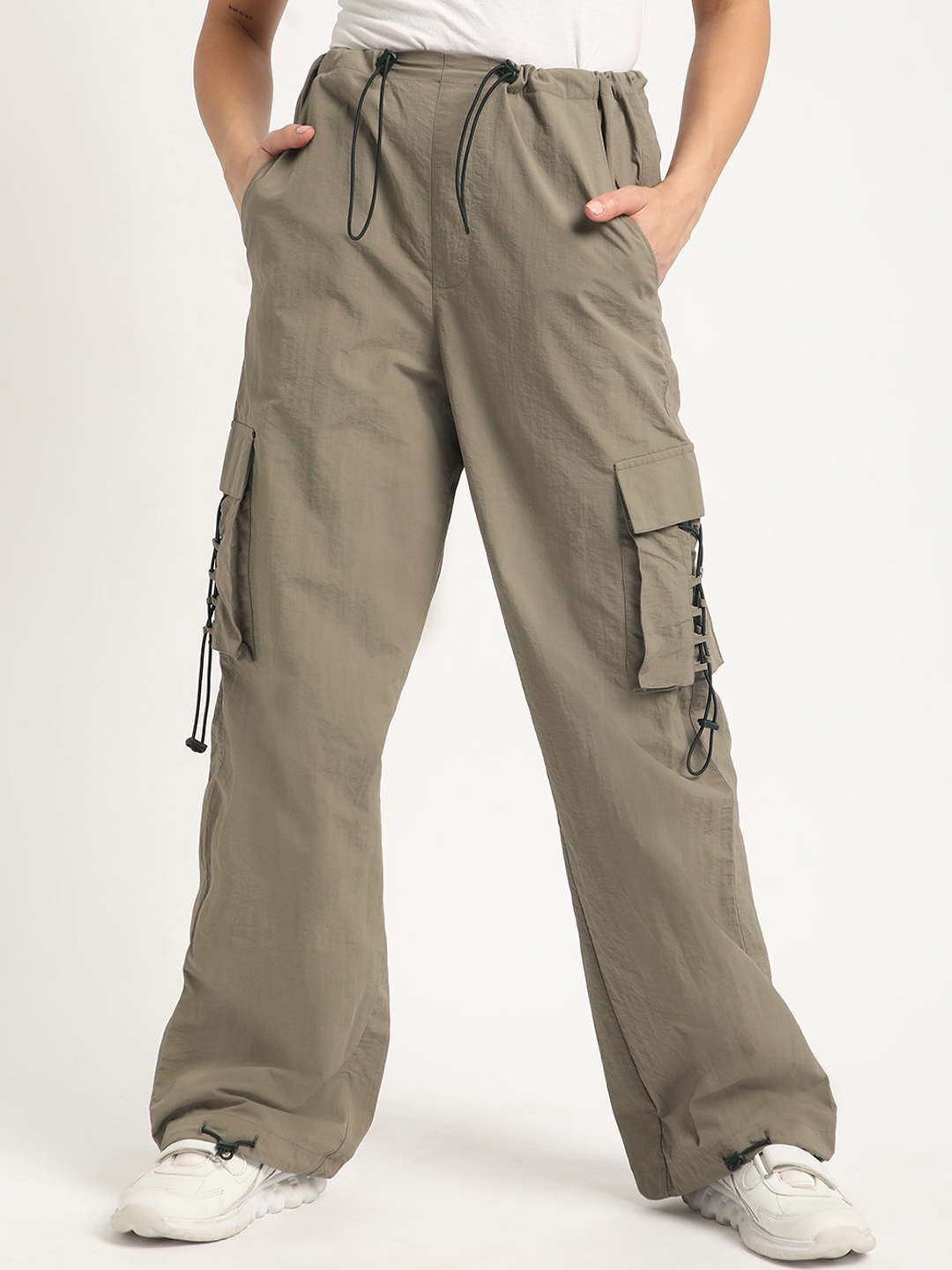 

Bene Kleed Women Parachute Fit High-Rise Cargos Trouser, Brown