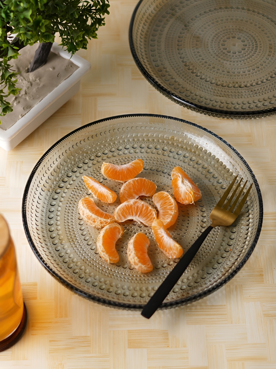 

Aura Black 2 Pieces Textured Designed Plates
