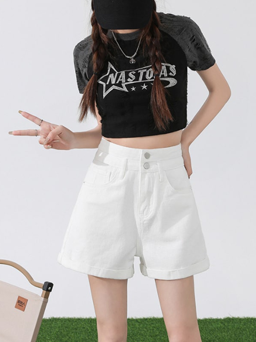 

StyleCast x Revolte Women White Slim Fit High-Rise Denim Shorts