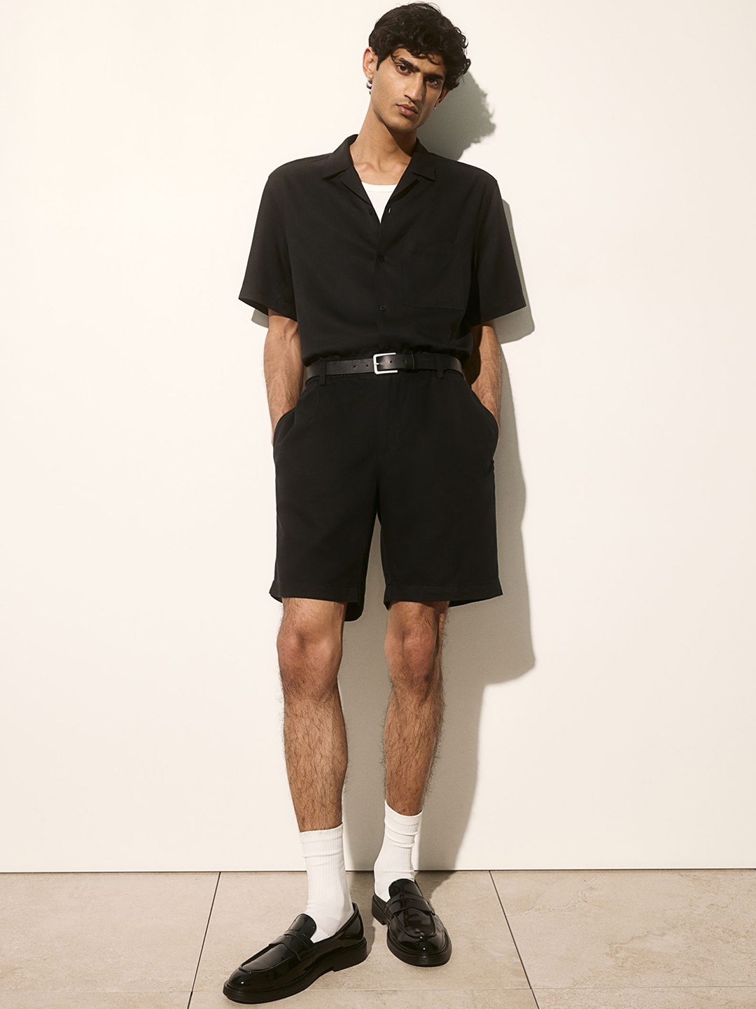 

H&M Men Relaxed Fit Linen-Blend Shorts, Black