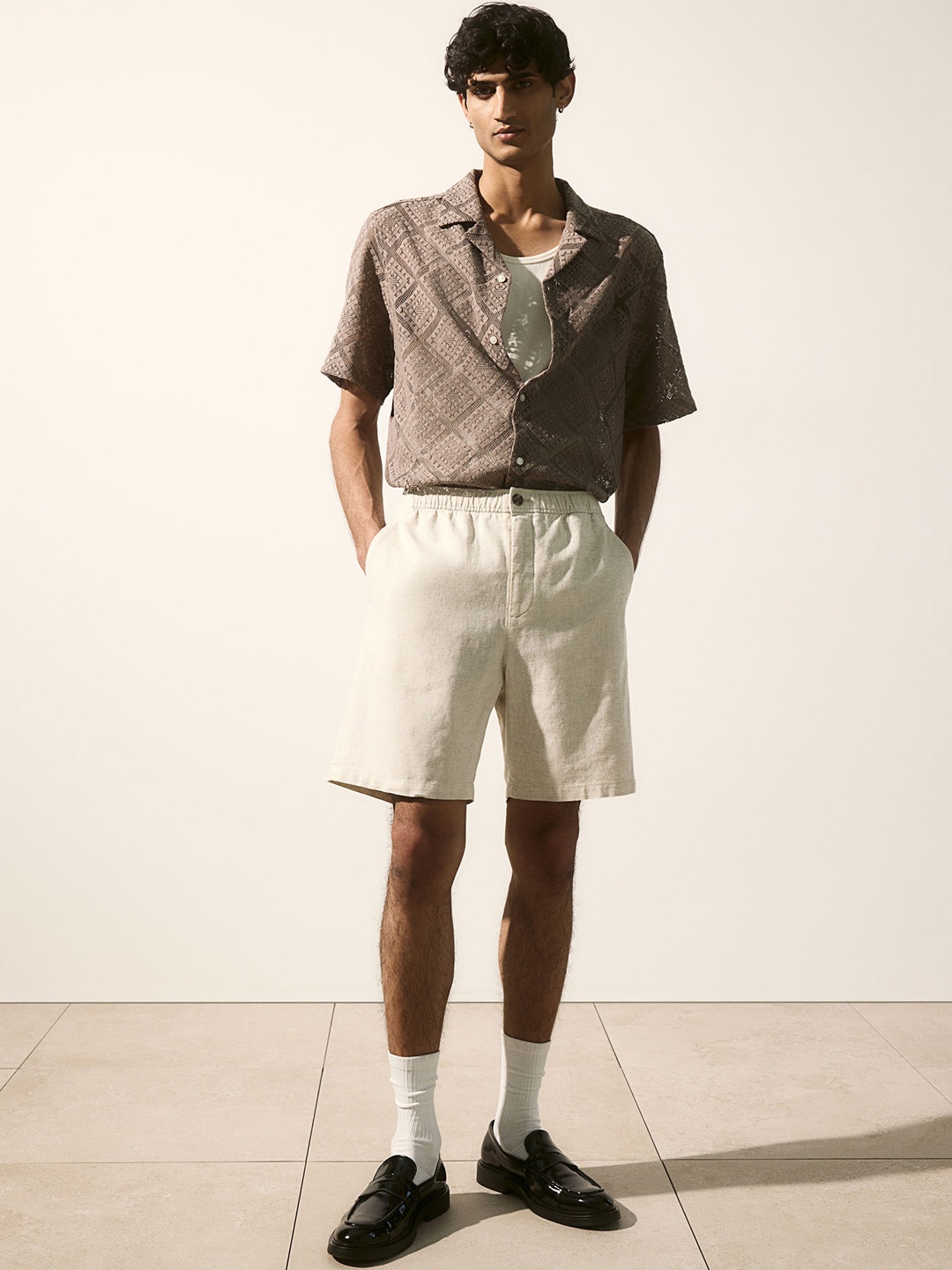 

H&M Men Regular Fit Linen-Blend Shorts, Beige
