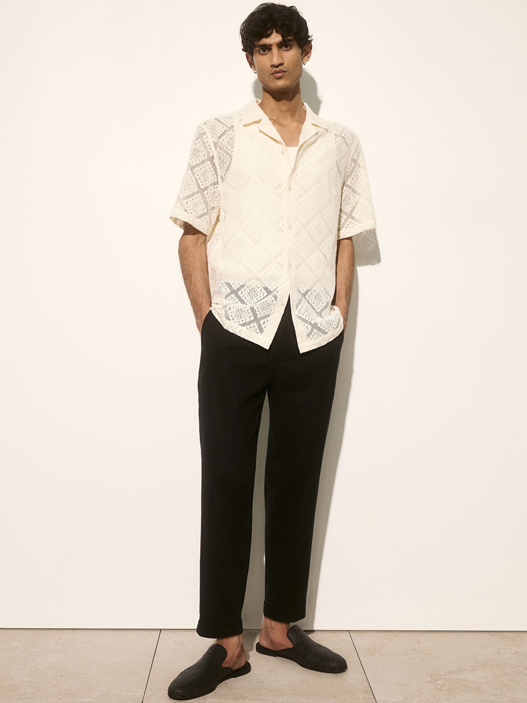 

H&M Men Regular Fit Linen-Mix Trousers, Black