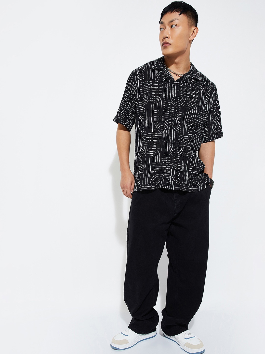 

max URB_N Men Oversized Printed Resort Shirt, Black