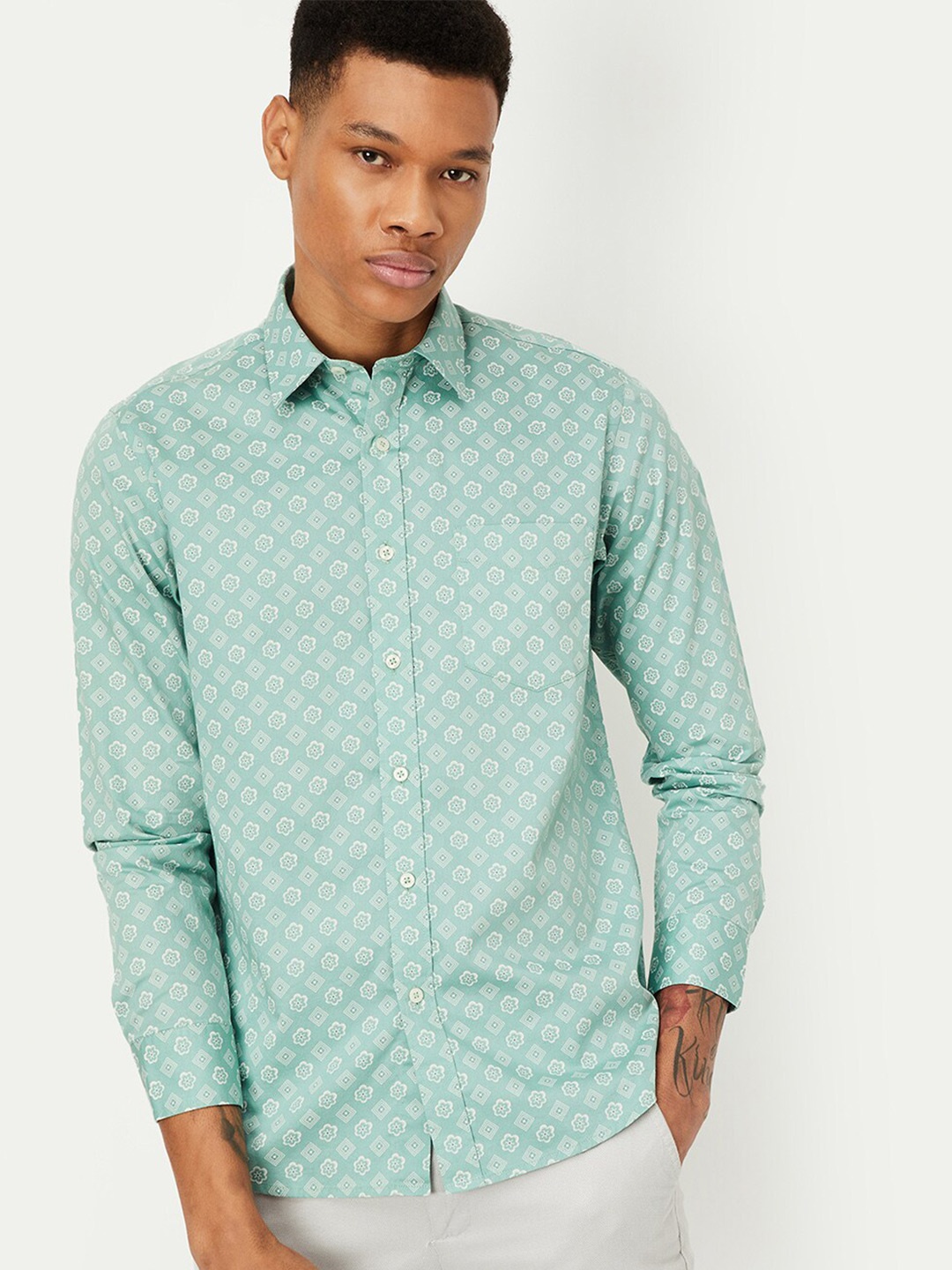 

max Geometric Printed Spread Collar Cotton Shirt, Green