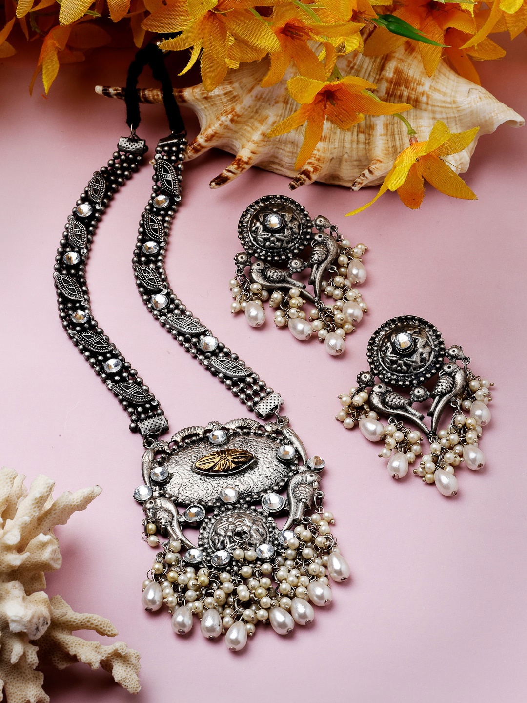 

Moedbuille Silver-Plated Stone & Pearls Studded Jewellery Set