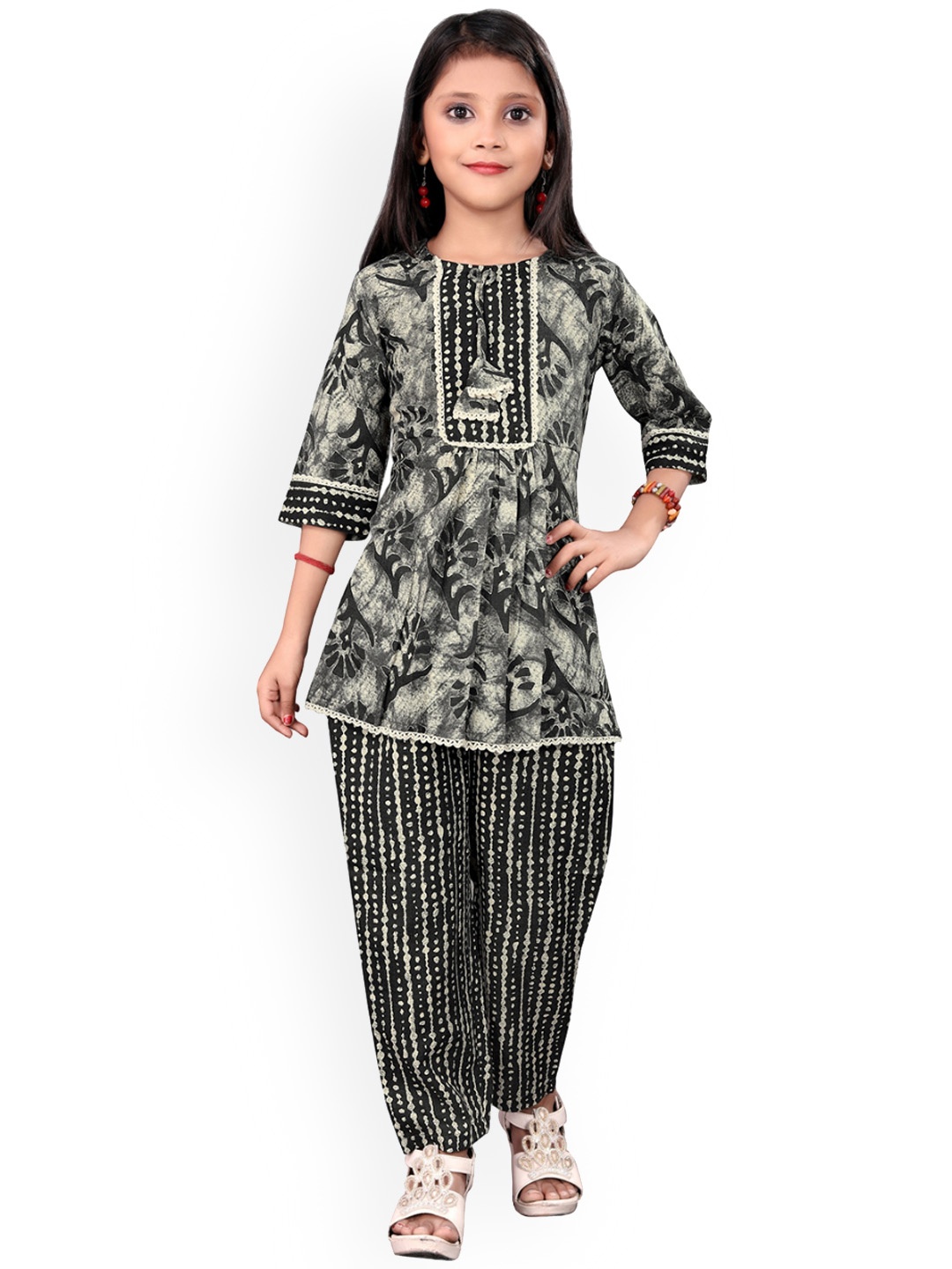 

BAESD Girls Floral Printed Regular Kurta with Trousers, Black