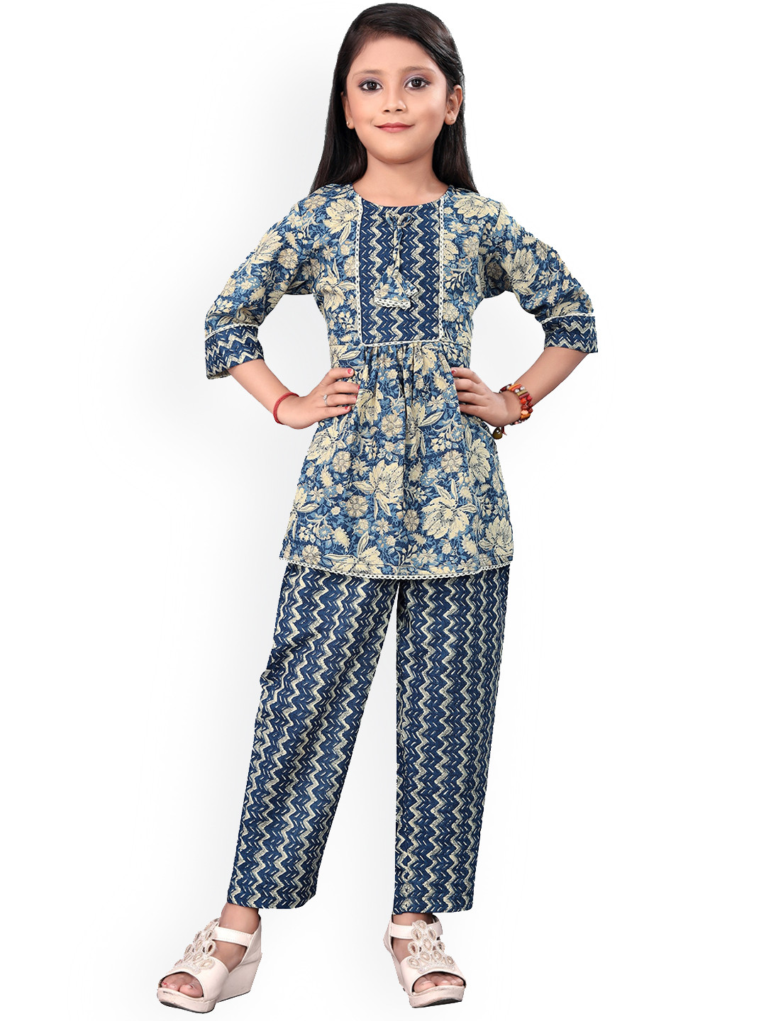 

BAESD Girls Floral Printed Round Neck Three-Quarter Sleeves A-Line Kurta with Trousers, Blue