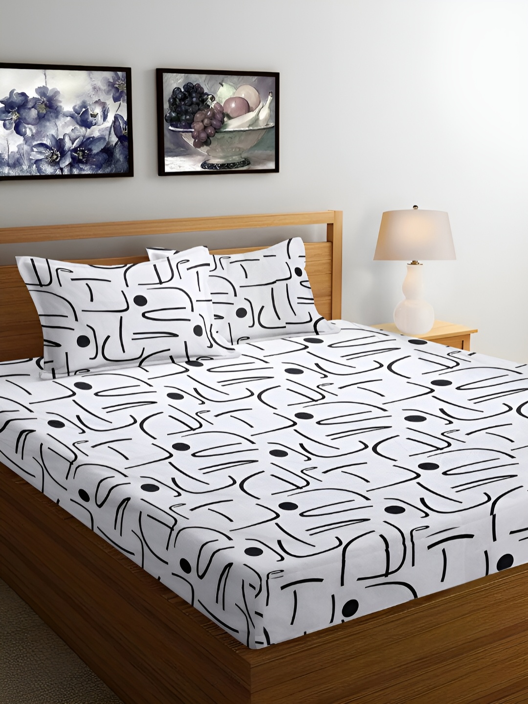

Arrabi Grey & Black Geometric 300 TC King Bedsheet with 2 Pillow Covers