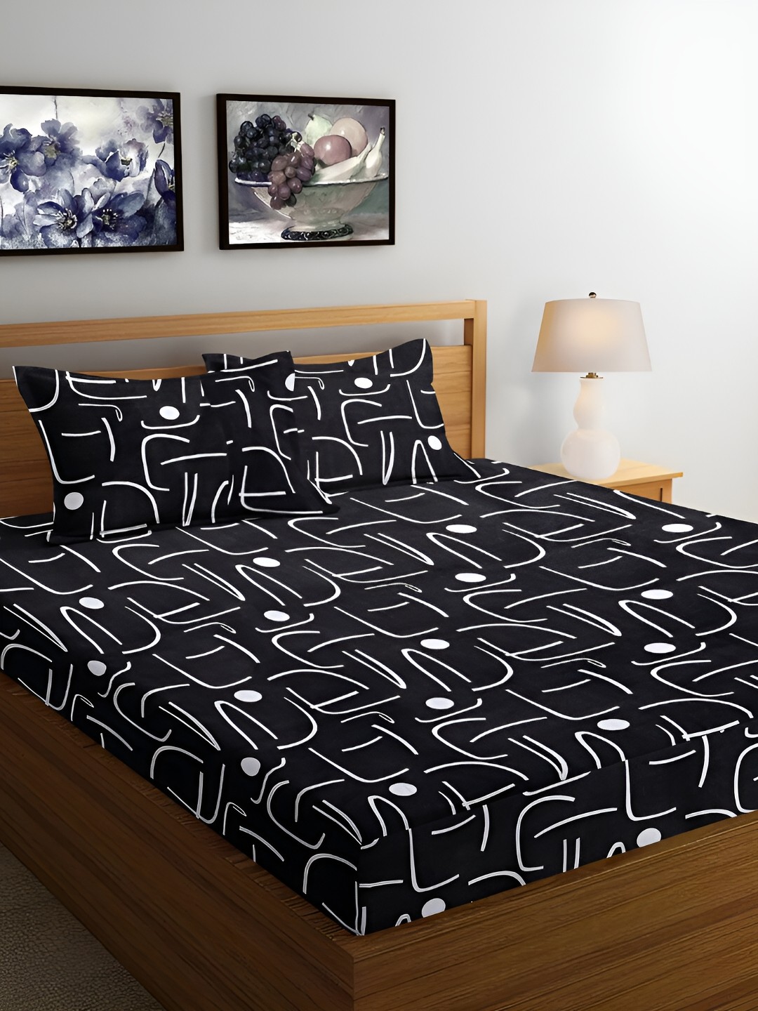 

Arrabi Black & White Geometric 300 TC King Bedsheet with 2 Pillow Covers