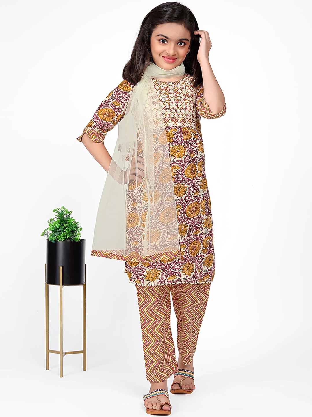

BAESD Girls Floral Printed Regular Thread Work Kurta With Trousers & Dupatta, Gold