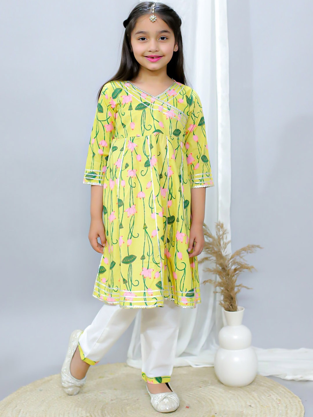 

Ka-mee Girls Floral Printed Angrakha Pure Cotton Kurta With Trousers, Green