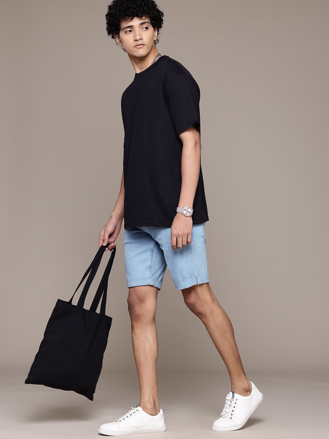 

The Roadster Lifestyle Co. Men Slim Fit Denim Shorts, Blue