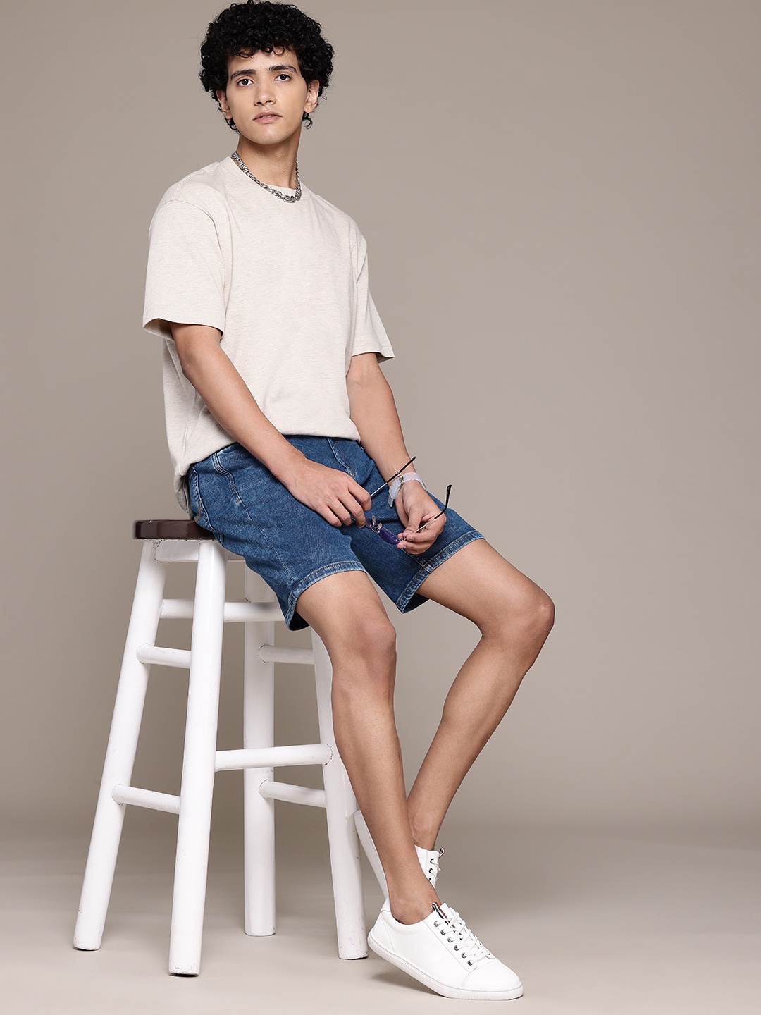 

The Roadster Lifestyle Co. Men Slim Fit Denim Shorts, Blue