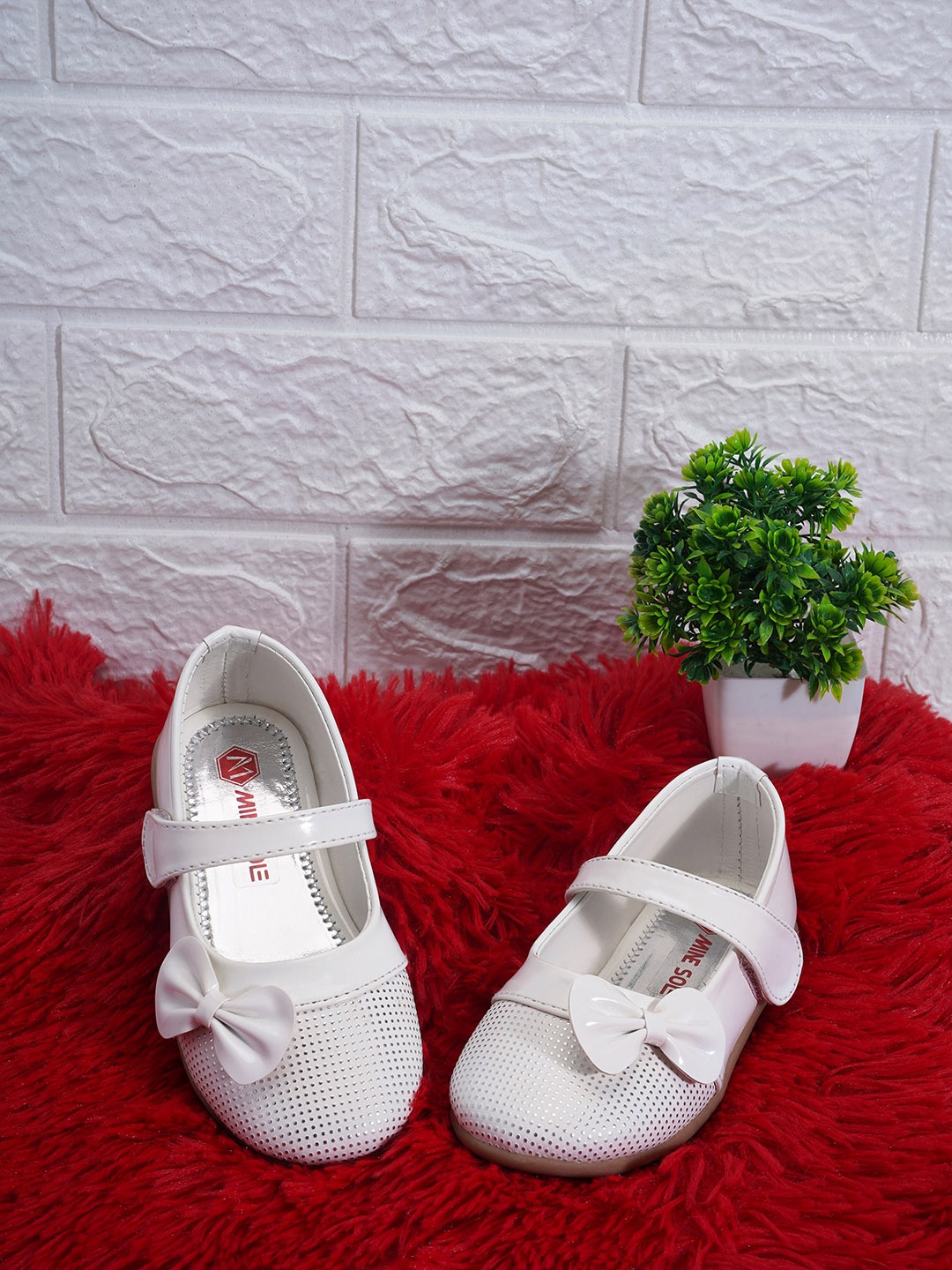 

Minesole Girls Embellished Bow detailed Ballerinas, White
