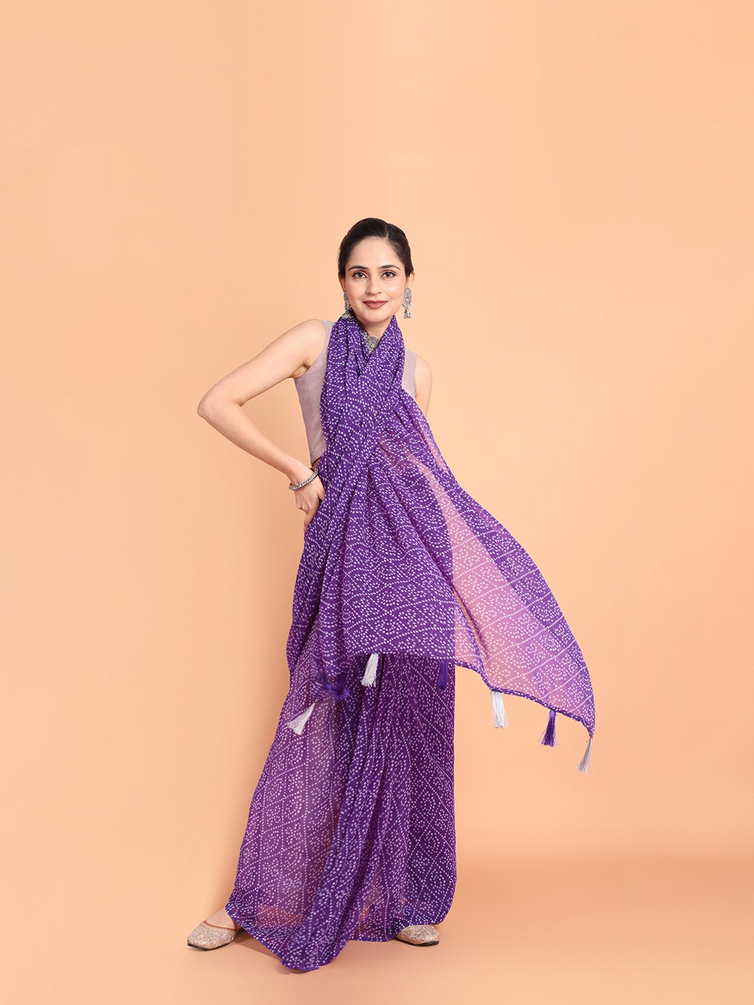 

MAGMINA Bandhani Ready to Wear Saree, Purple