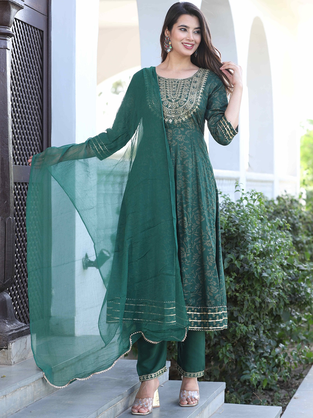 

SINGNI Ethnic Motifs Embroidered Kurta With Trousers & Dupatta, Green