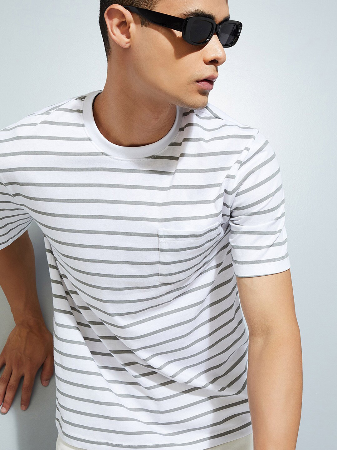 

max URB_N Men Regular Fit Striped T-shirt, Grey