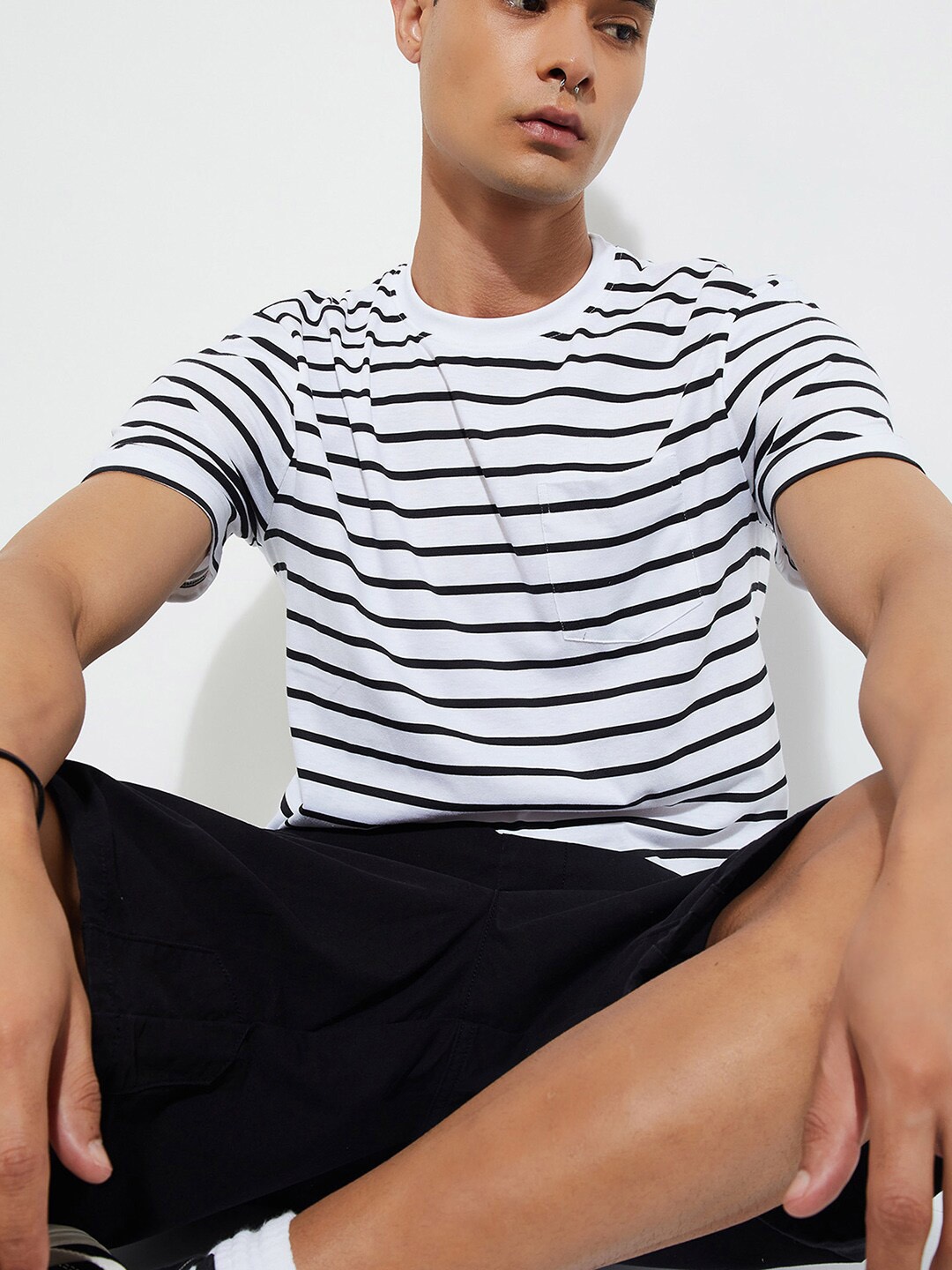 

max URB_N Men Regular Fit Striped T-shirt, White