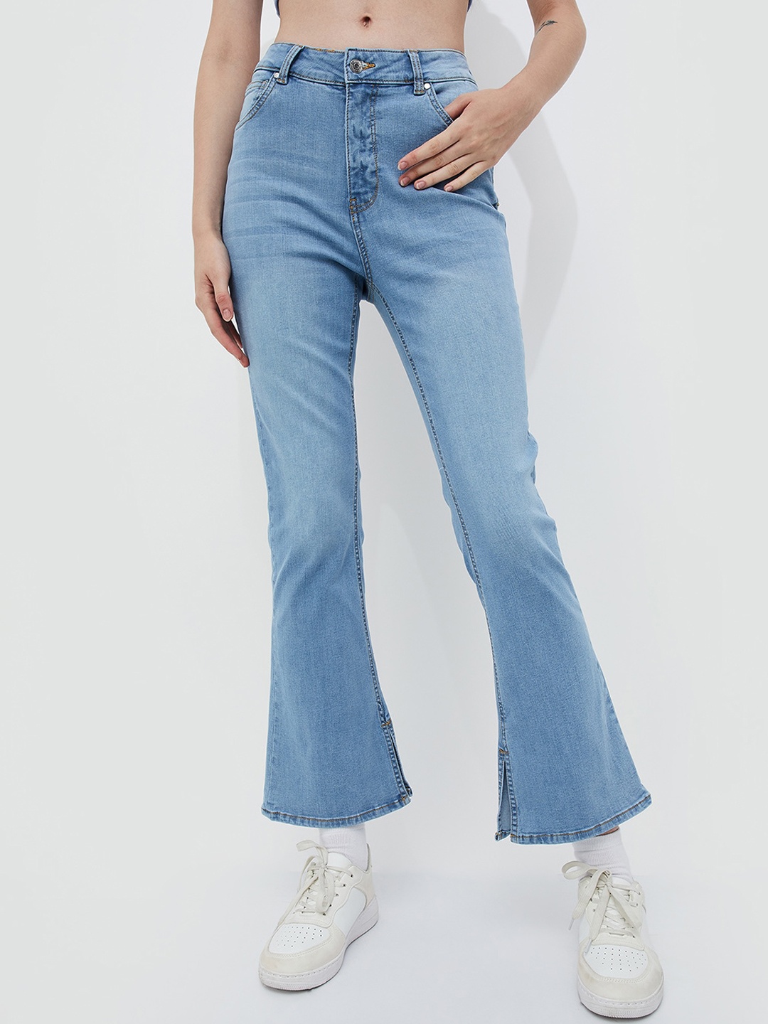 

Ginger by Lifestyle Women Mildly Distressed Light Fade Jeans, Blue