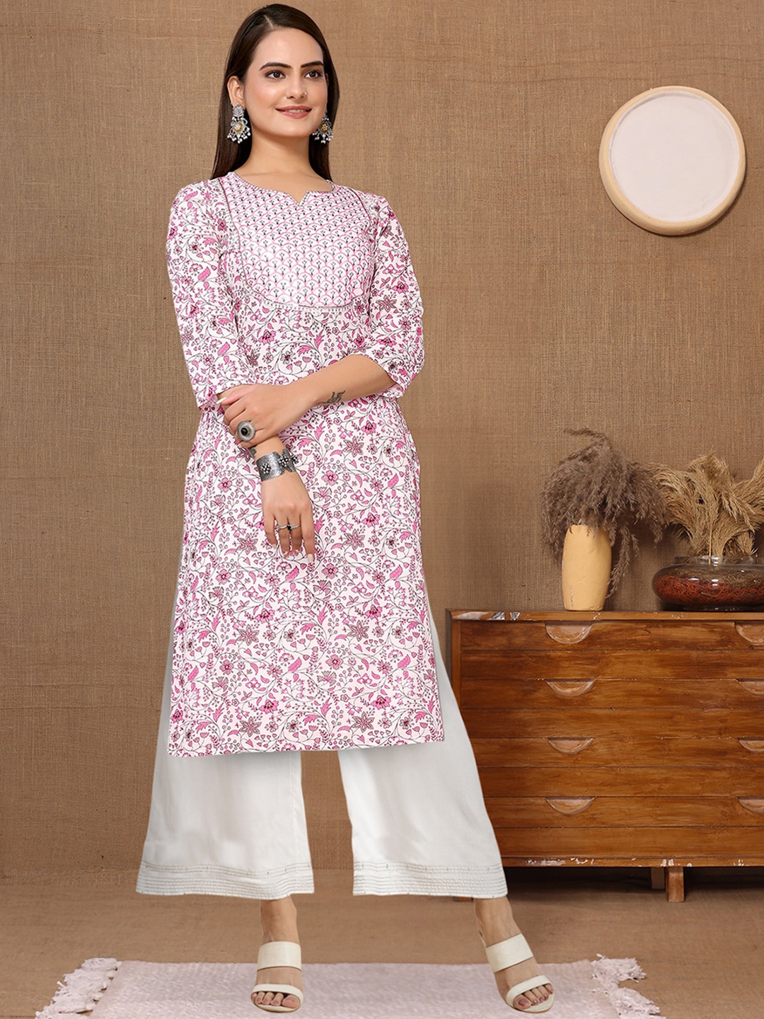 

Rangita Ethnic Motifs Printed Notch Neck Regular Sequinned Straight Kurta with Palazzos, Pink