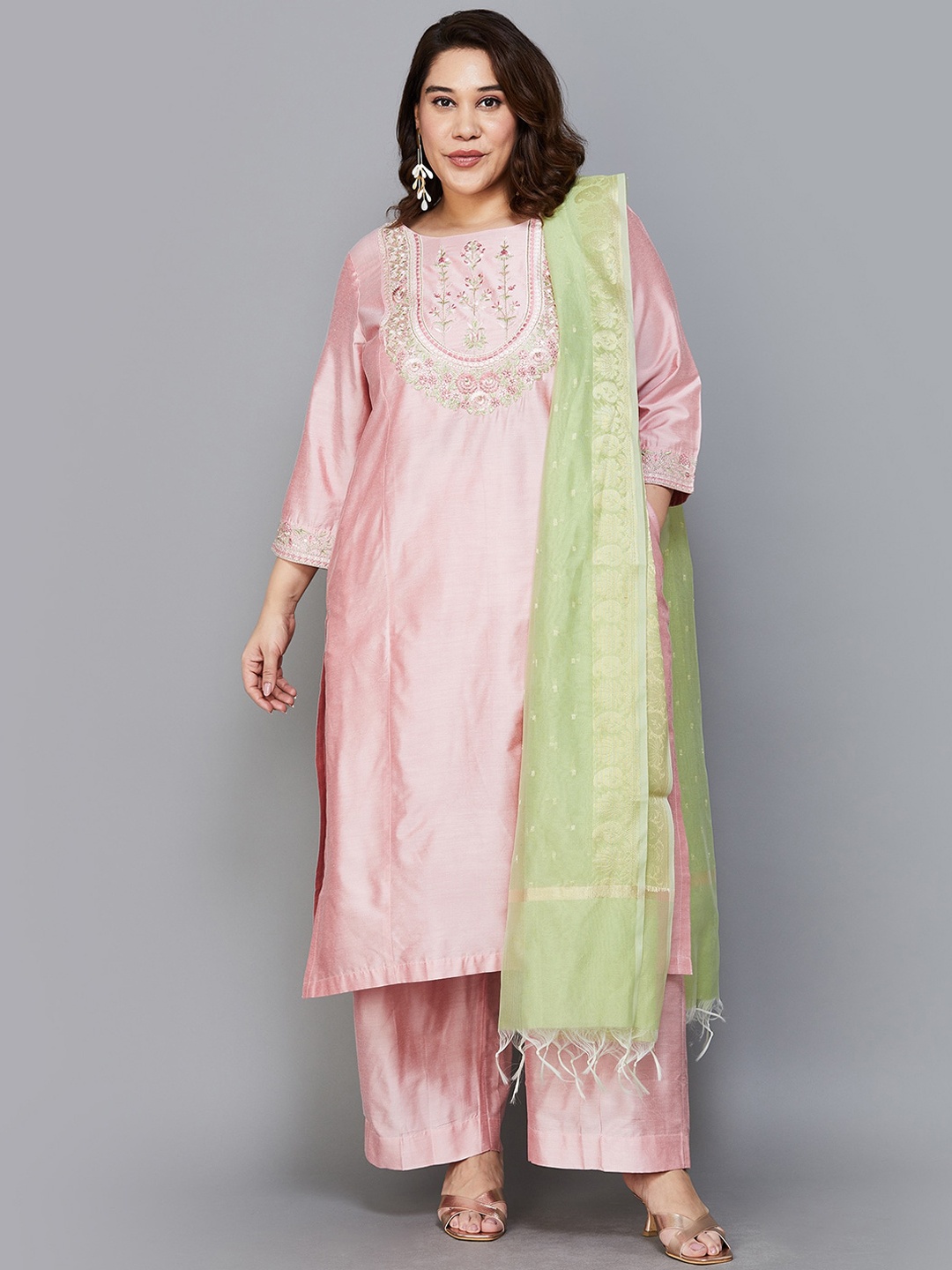 

Moiree by Lifestyle PlusSize EthnicMotifs Embroidered Thread Work Kurta & Pyjamas &Dupatta, Pink